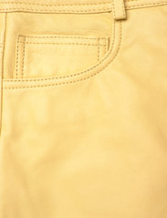 2NDDAY - 2ND Renuka - Daily Leather - leren shorts - straw - 2