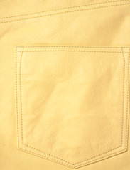 2NDDAY - 2ND Renuka - Daily Leather - leren shorts - straw - 4
