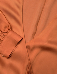 2NDDAY - 2ND Serene - Fluid Satin - wrap dresses - bombay brown - 2