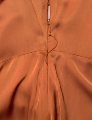 2NDDAY - 2ND Serene - Fluid Satin - wrap dresses - bombay brown - 3
