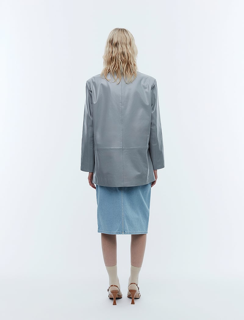 2NDDAY - 2ND Harriet - Leather Shine - enkelknäppta kavajer - drizzle - 4