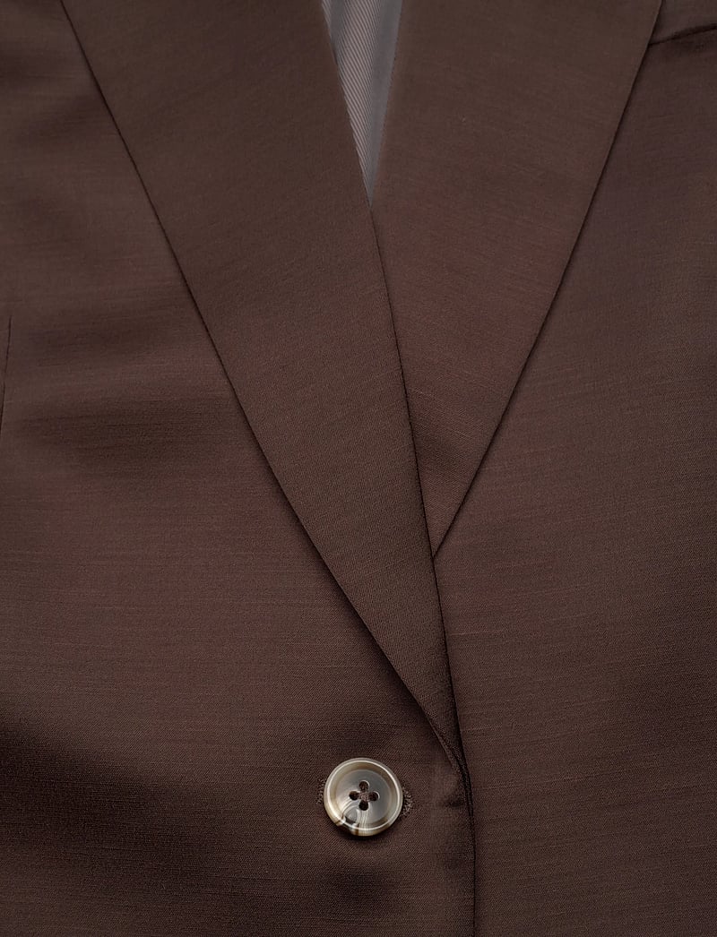 2NDDAY - 2ND Harrum - Shiny suiting - 191016 java - 5