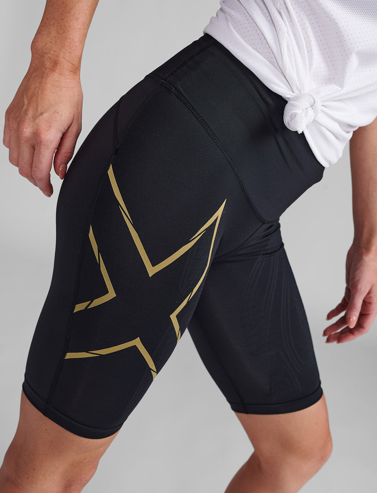 2XU Light Speed Mid-rise Compression Shorts dam – bild 10