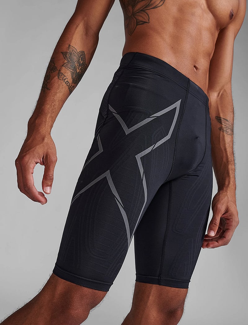 2XU - LIGHT SPEED COMPRESSION SHORTS - lauftights - black/gold reflective - 5