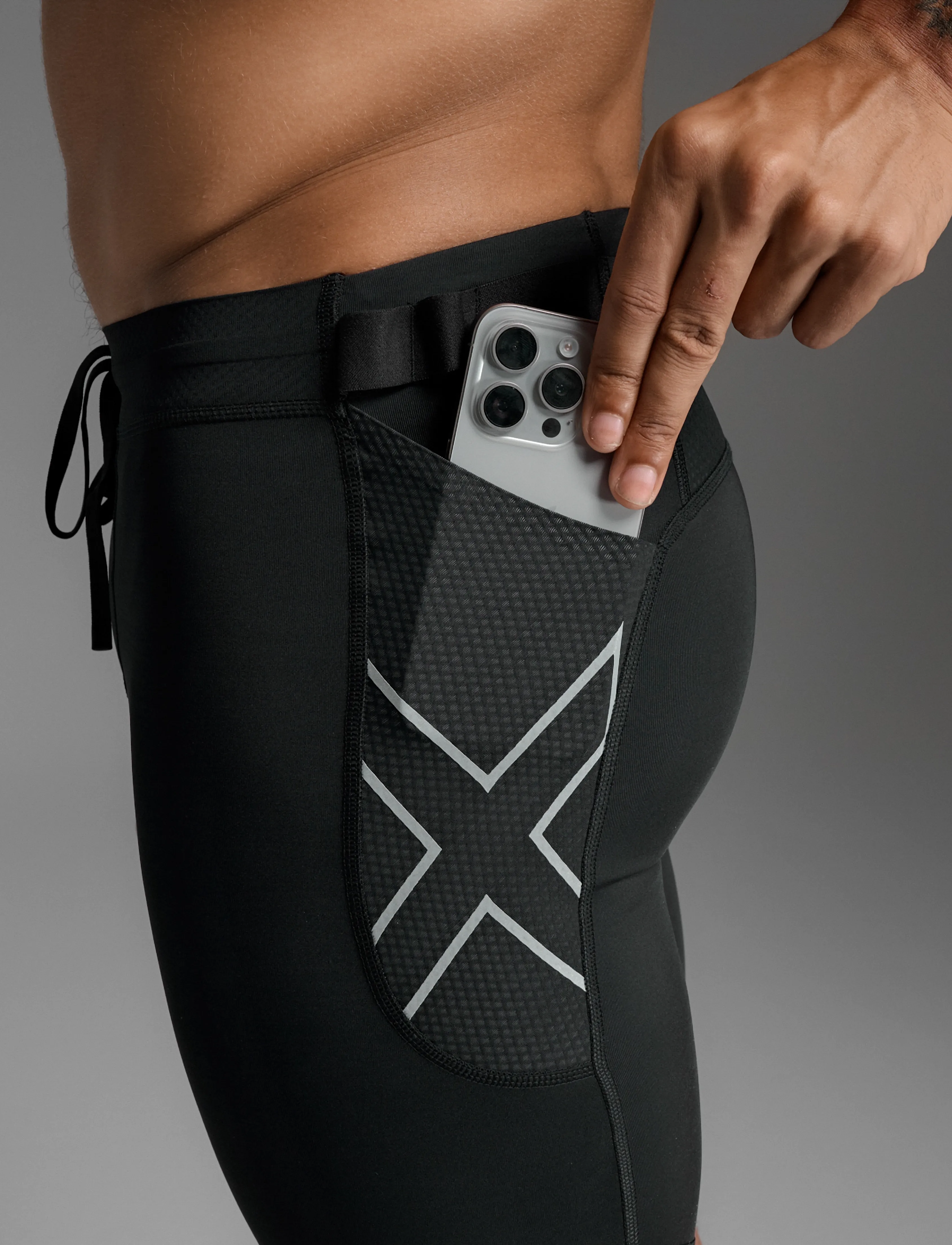 2XU - AERO MESH COMPRESSION SHORTS - jooksuretuusid - black/silver reflective - 5