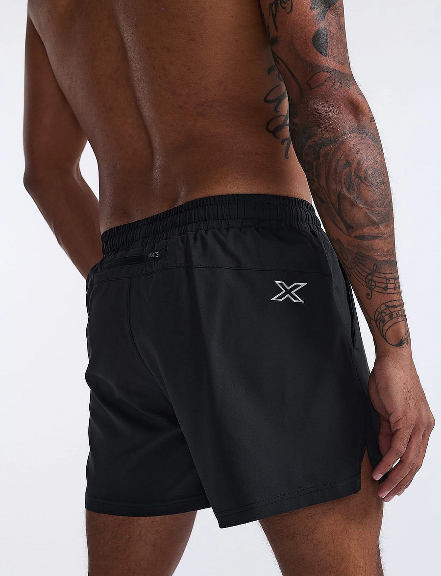 2XU - AERO 5 INCH SHORTS - skriešanas šorti - black/silver reflective - 3