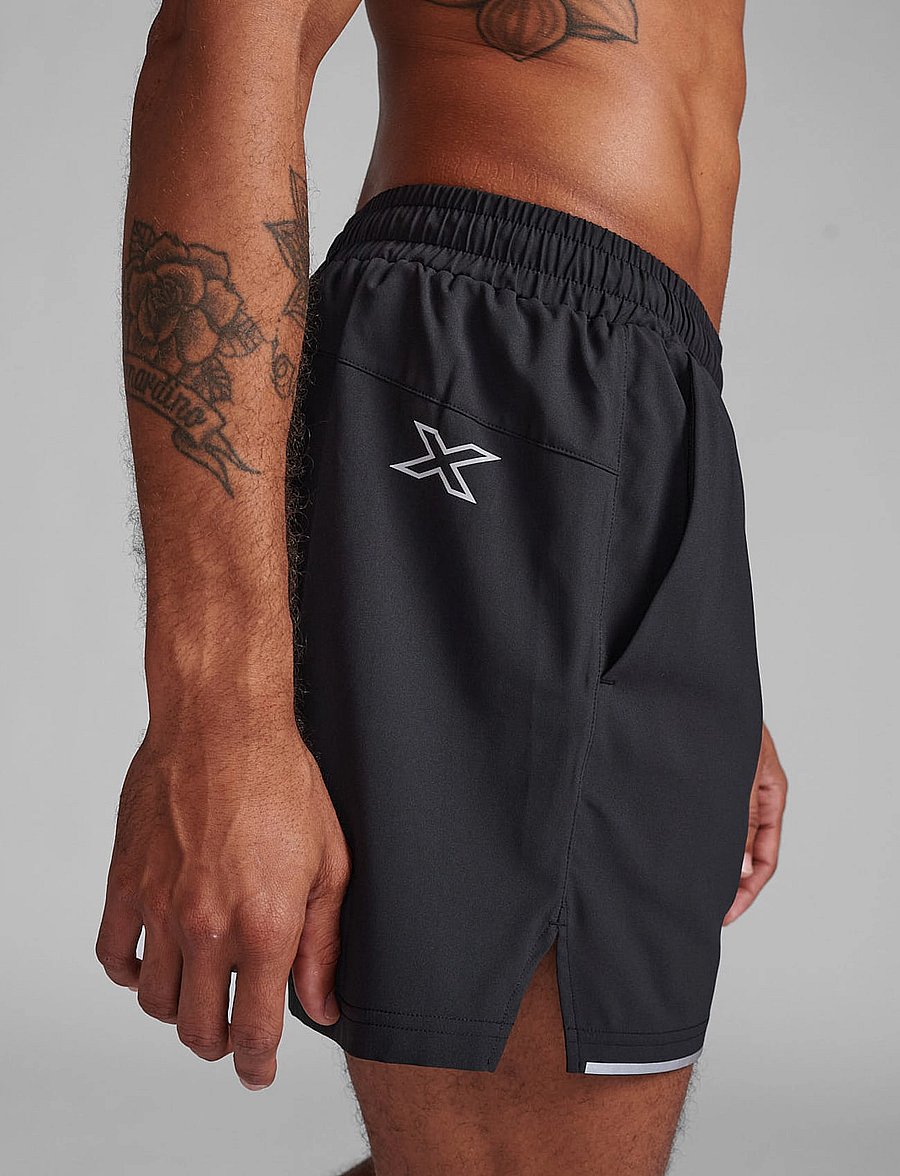 2XU - AERO 5 INCH SHORTS - skriešanas šorti - black/silver reflective - 4