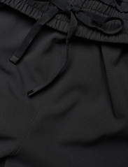 2XU - AERO 5 INCH SHORTS - training shorts - black/silver reflective - 3
