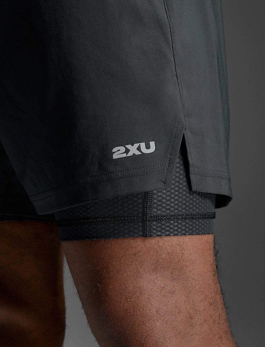 2XU - AERO MESH 2-IN-1 5 INCH SHORTS - laufshorts - black/silver reflective - 4