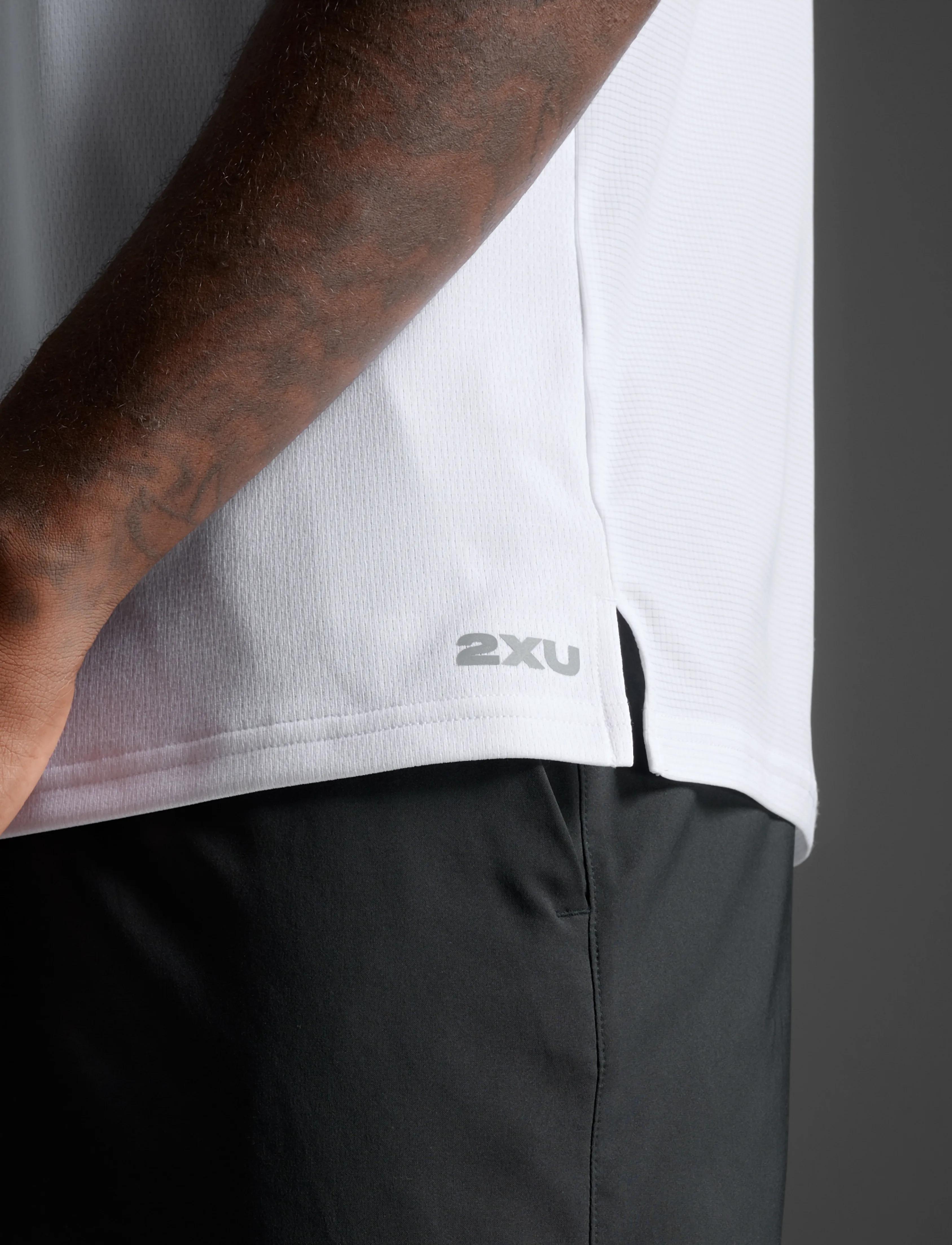 2XU - AERO MESH TEE - t-shirts - white/silver reflective - 4