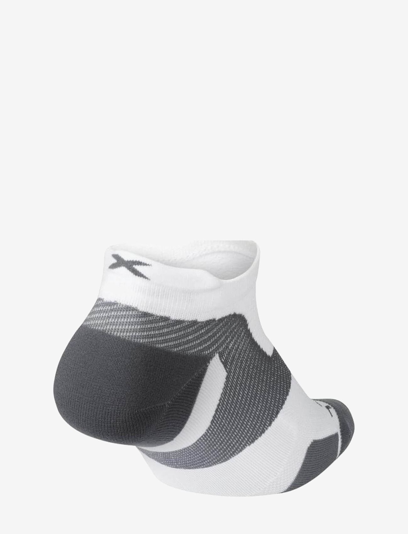 2XU - VECTR LGT CUSH NO SHOW SOCKS - spordisokid - white/grey - 2