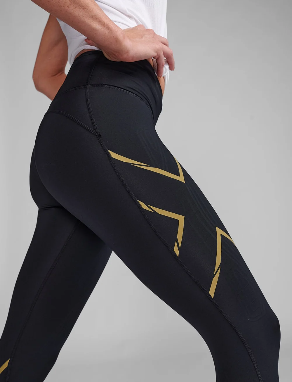 2XU - LIGHT SPEED MID-RISE COMPRESSION TIGHTS - hardlooptights - black/gold reflective - 0
