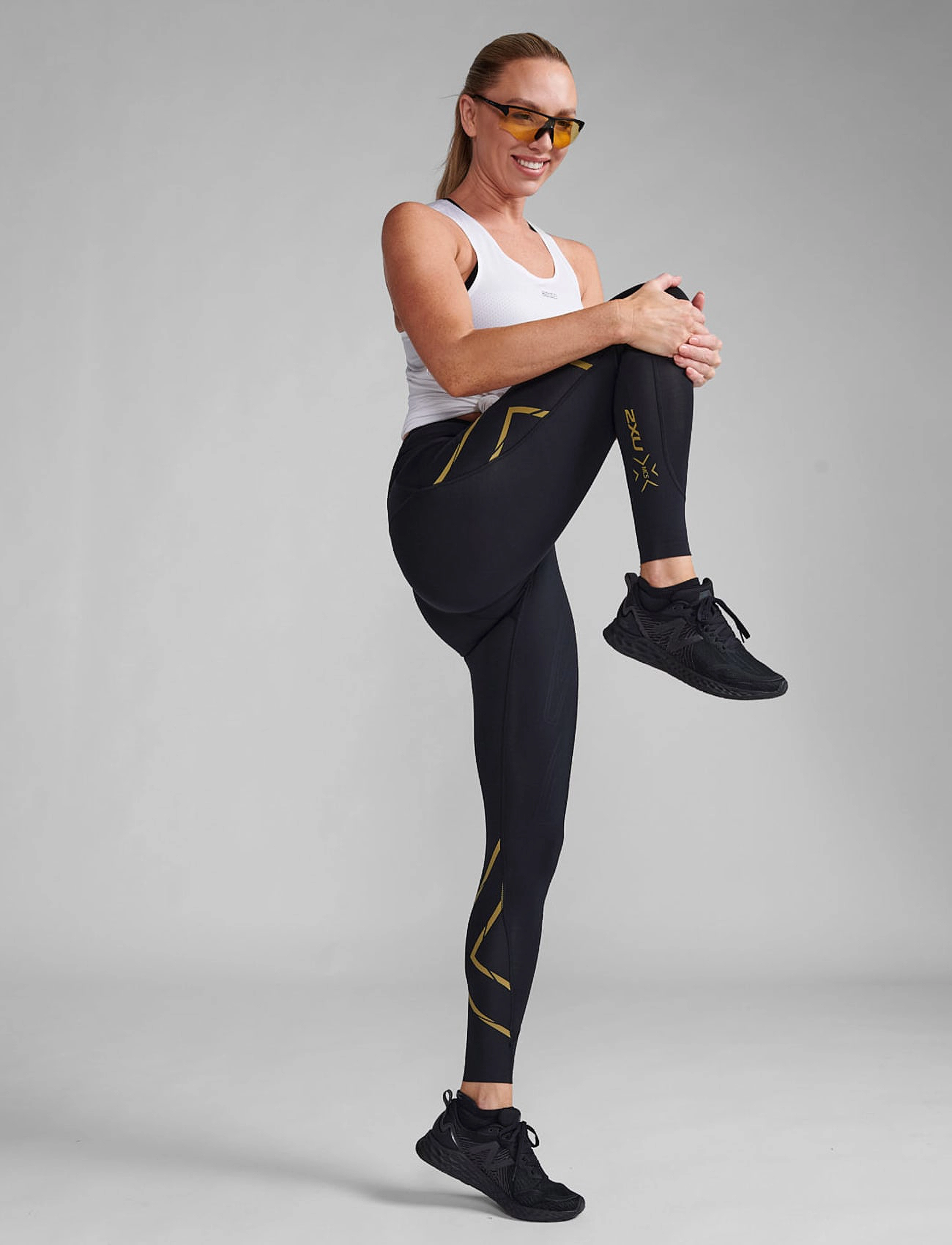 2XU - LIGHT SPEED MID-RISE COMPRESSION TIGHTS - full length - black/gold reflective - 4