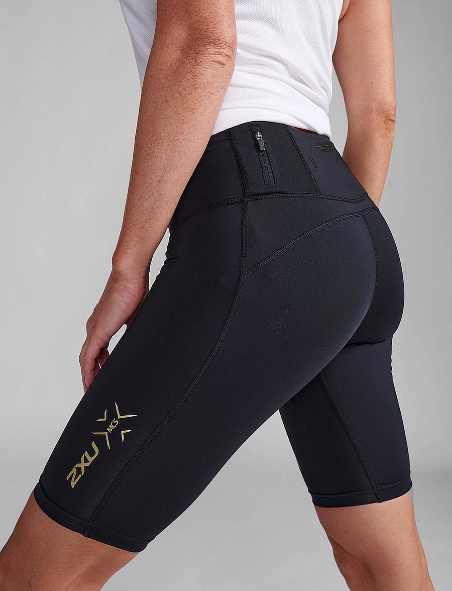 2XU - LIGHT SPEED MID-RISE COMPRESSION SHORTS - 1/2 länge - black/gold reflective - 5