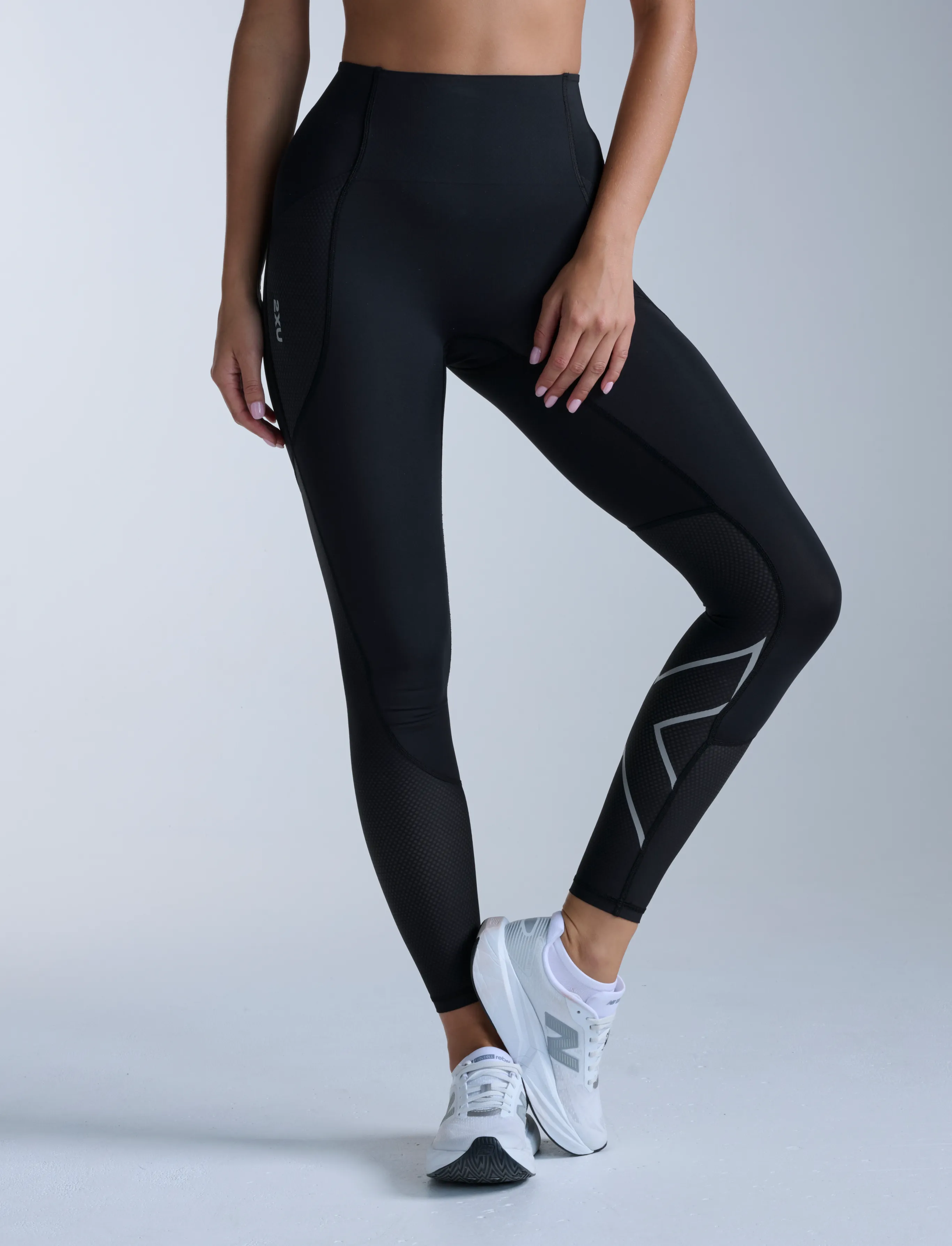 2XU Aero Mesh Hi-Rise Compression Tights, S, Sport Schwarz - Training Frauen