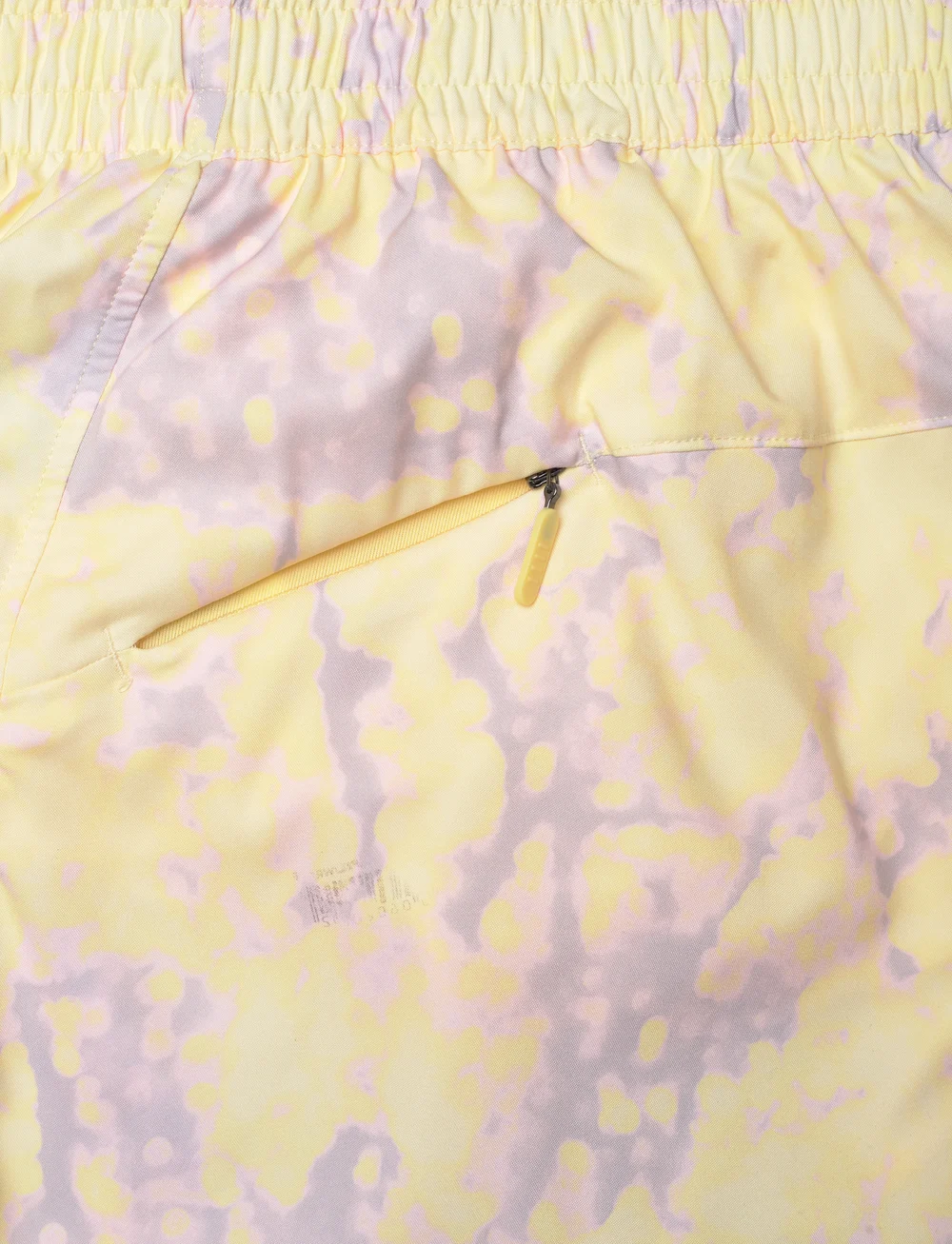 2XU - AERO HI-RISE 4 INCH SHORTS - löparshorts - pixel lemon/white reflective - 2