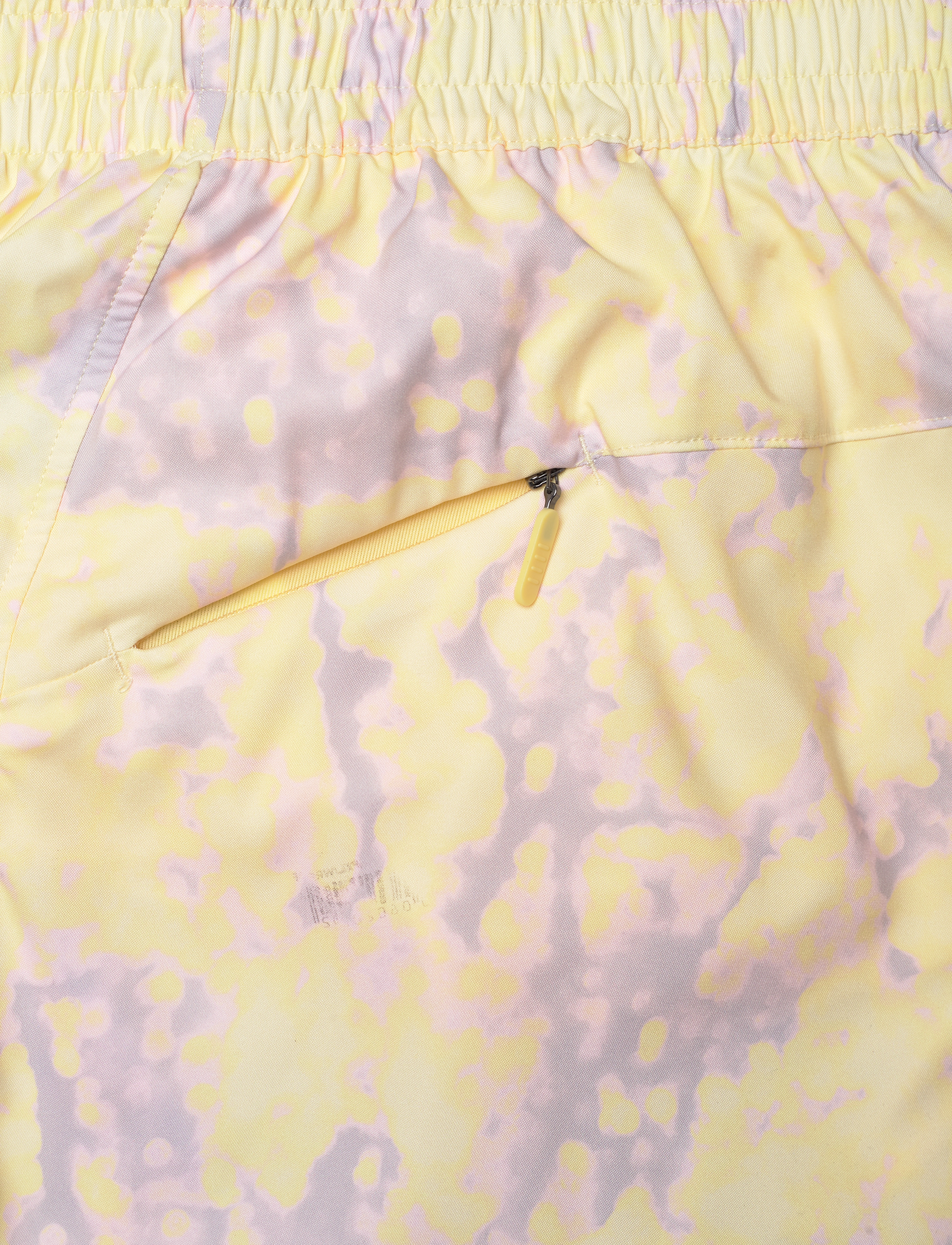 2XU - AERO HI-RISE 4 INCH SHORTS - løbeshorts - pixel lemon/white reflective - 2