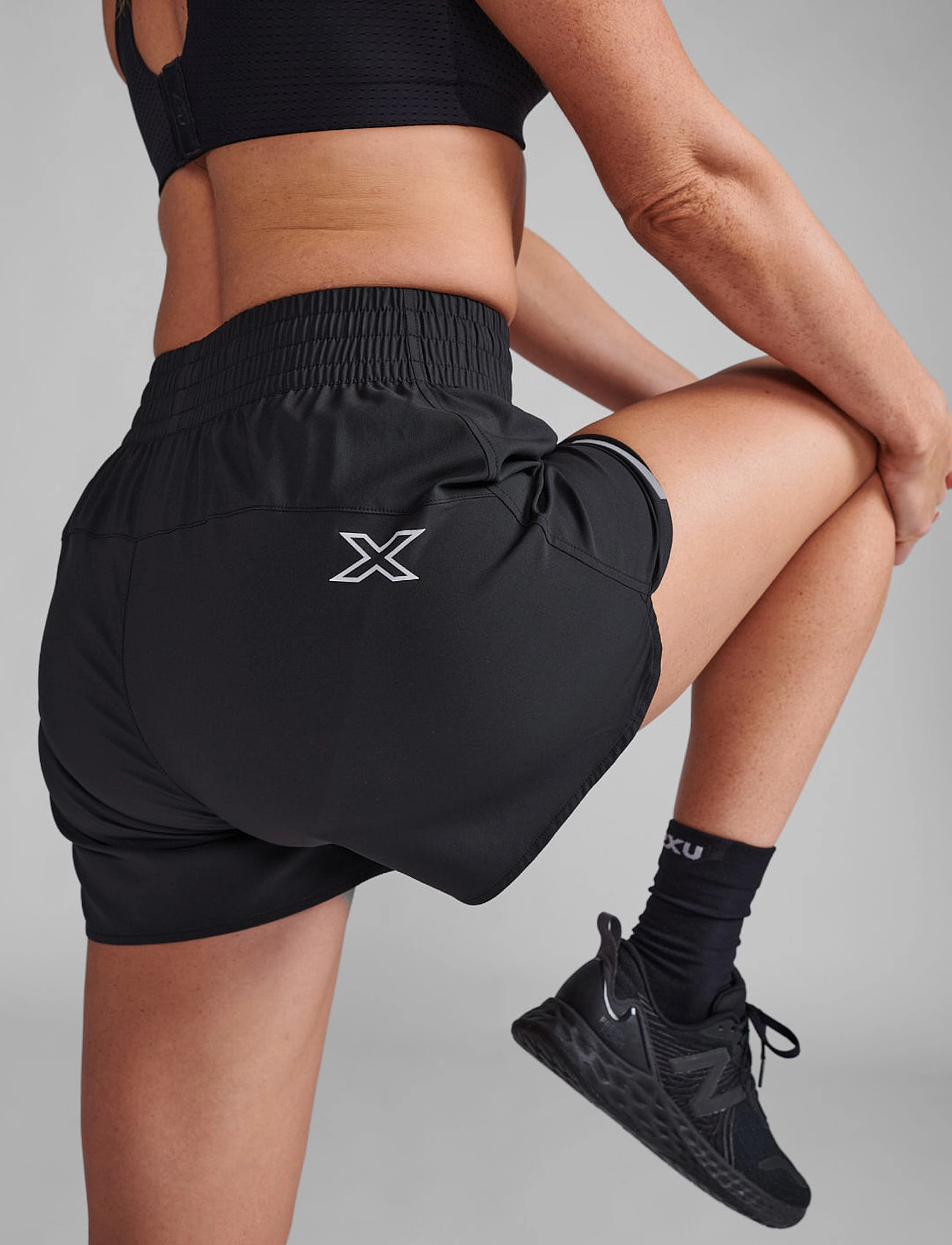2XU - AERO HI-RISE 4 INCH SHORTS - black/silver reflective - 3
