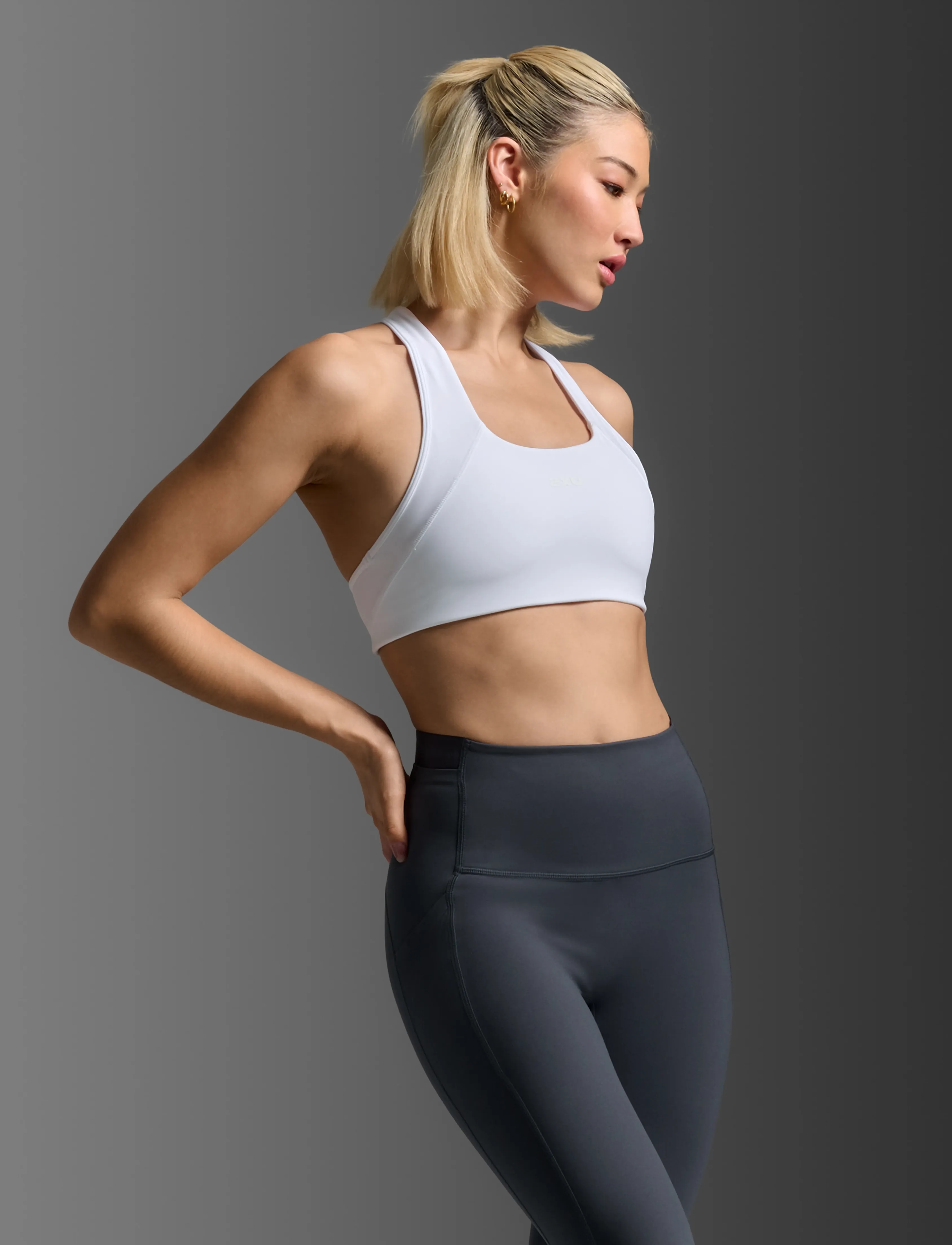 2XU Form Racerback Medium Impact Bra, Kvinder, Racerback Medium Støtte Sports-bh, Hvid, Str: S