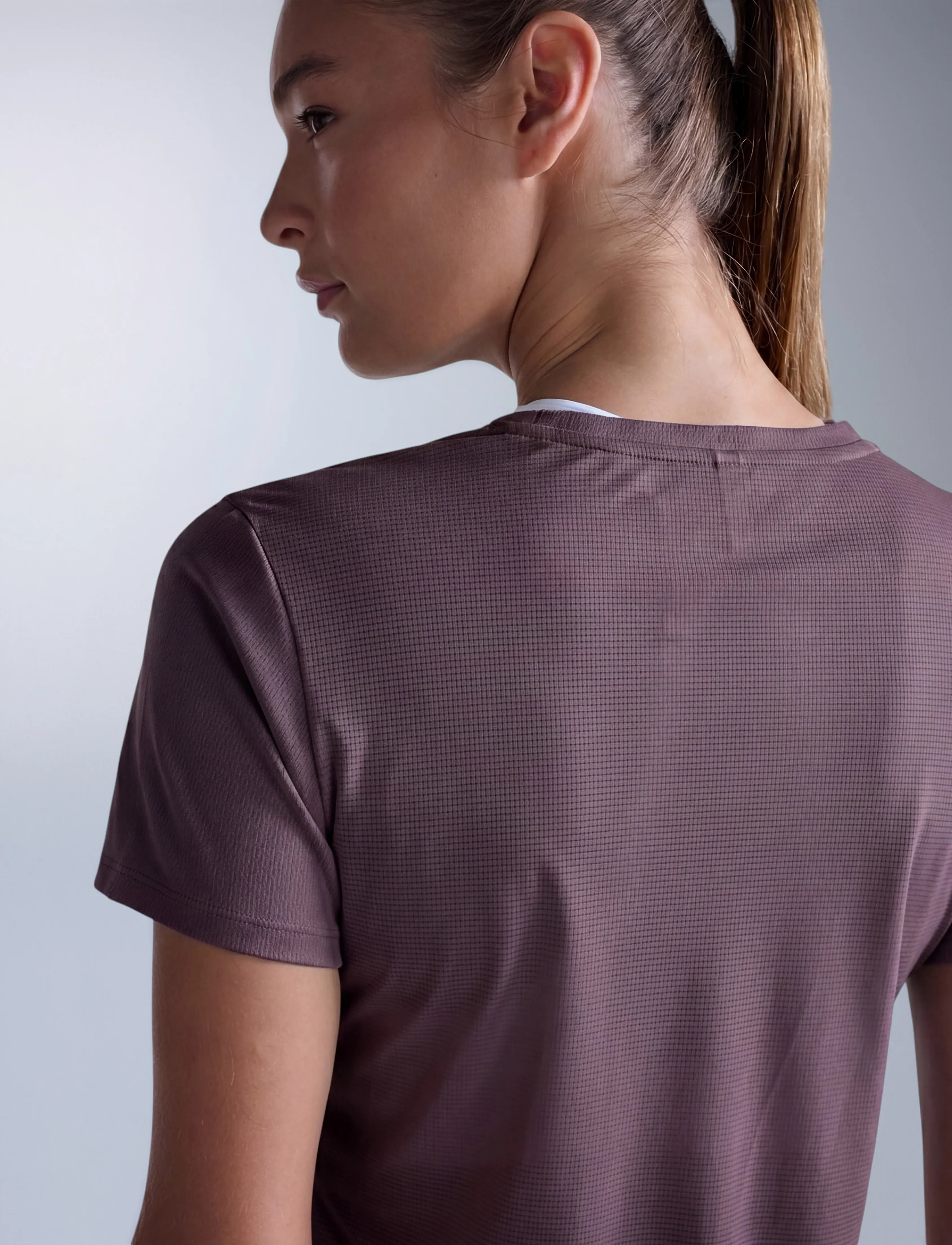 2XU - AERO MESH TEE - t-särgid - currant/silver reflective - 4
