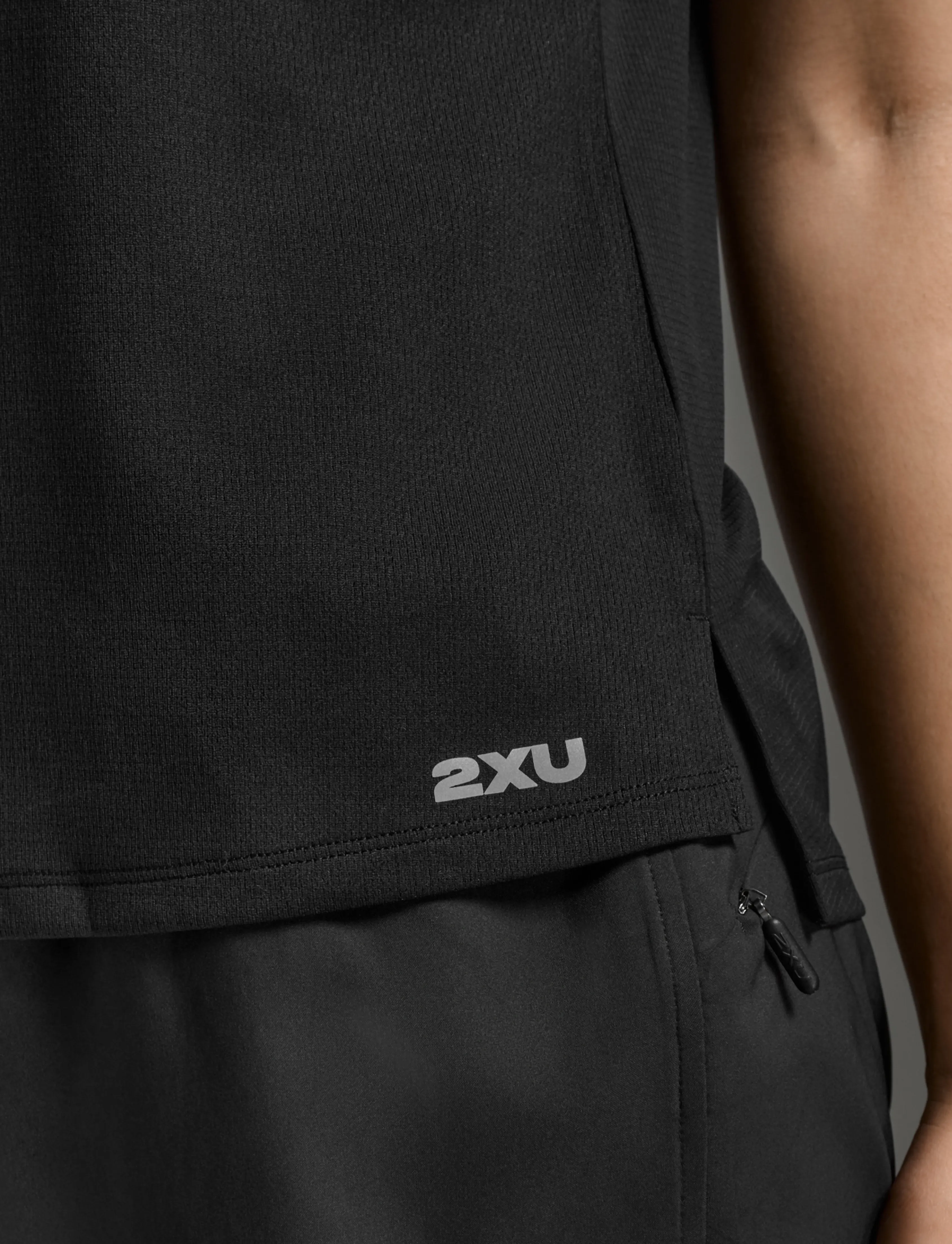 2XU - AERO MESH TEE - t-shirts - black/silver reflective - 3