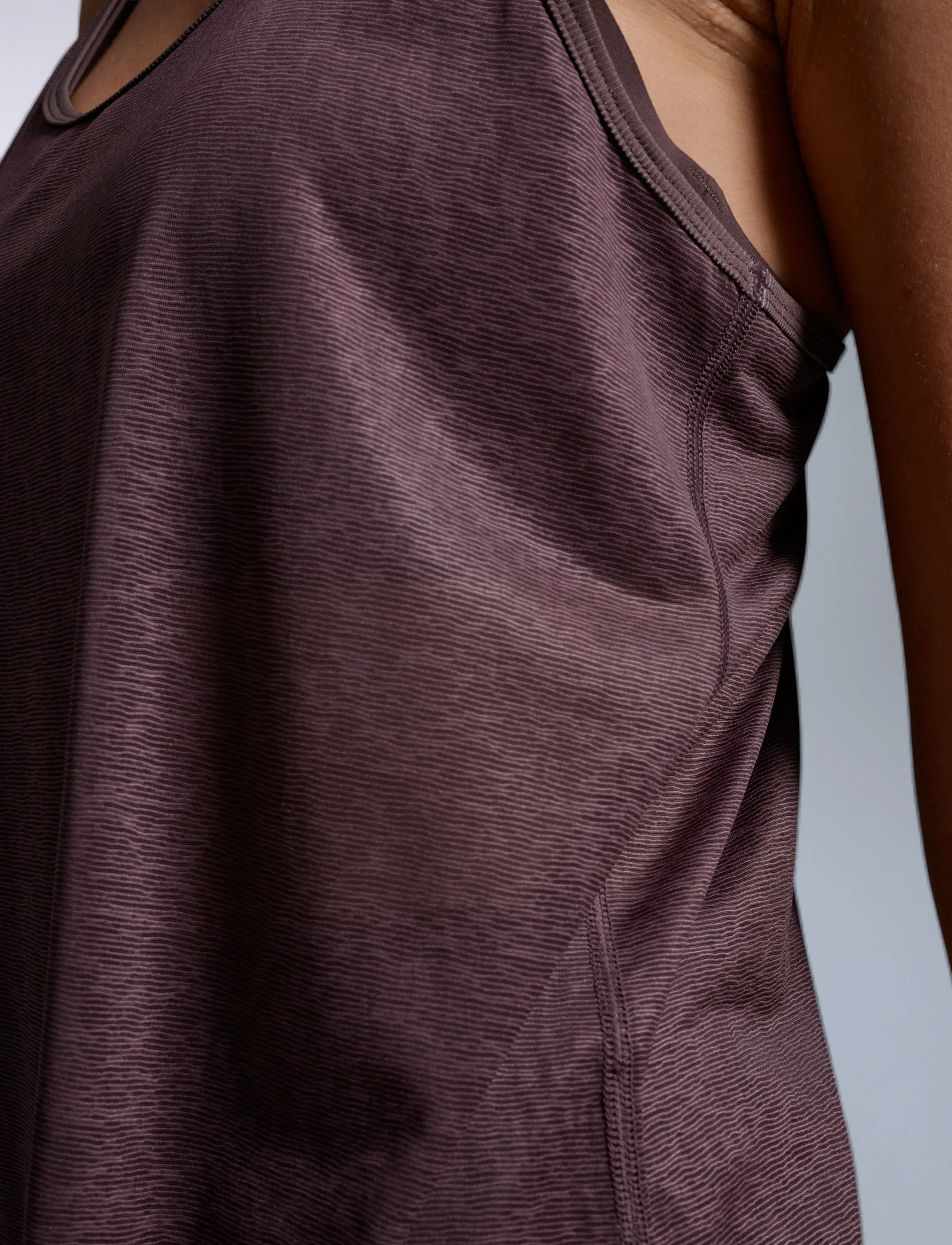 2XU - RELIGHT RACERBACK SINGLET - tank tops - currant/white - 5