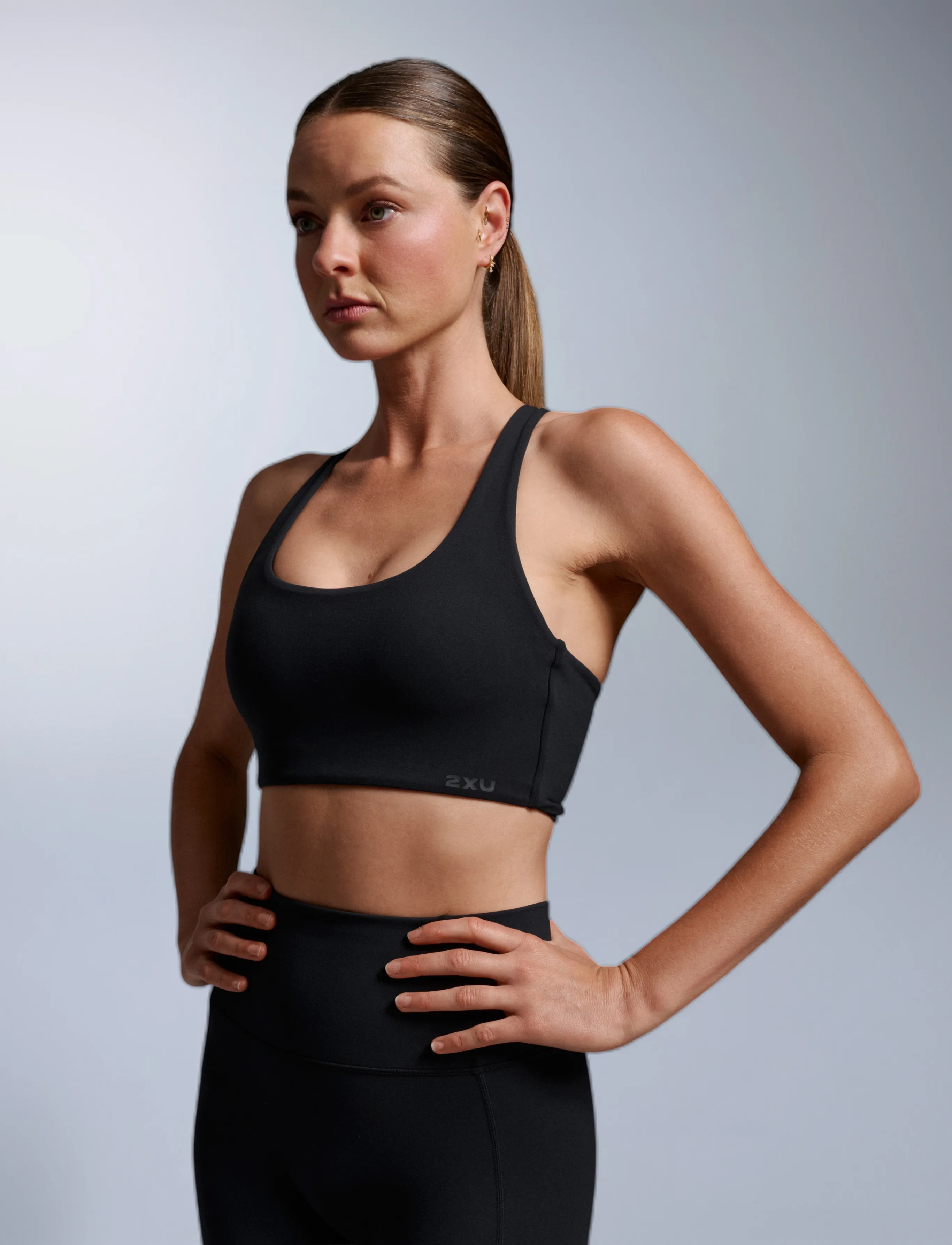 2XU Fluid Twist Back Bra, Damen, Twist Back Sport-BH, Schwarz, Gr.XS