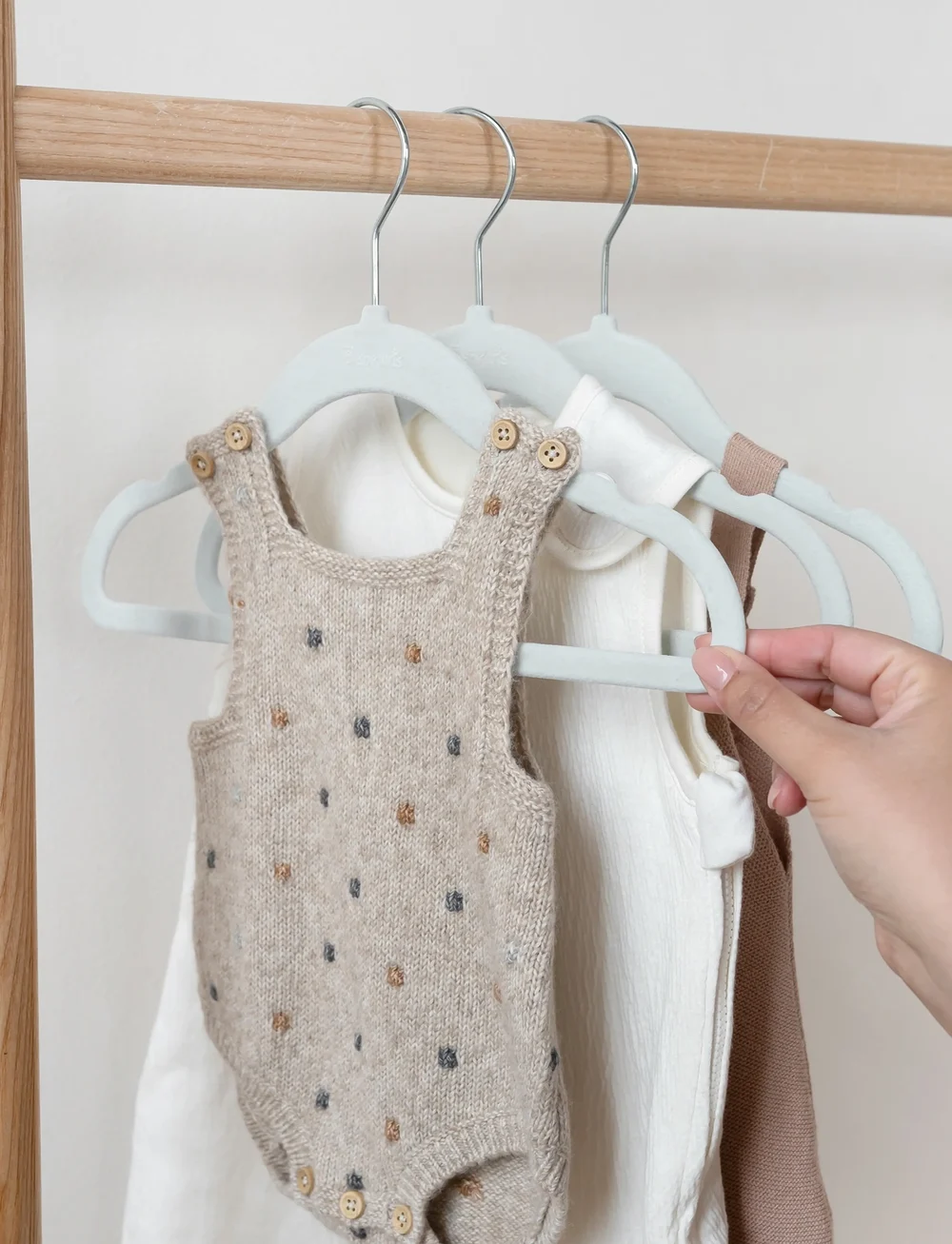 3 Sprouts - 3 Sprouts Velvet Hangers (15 pcs.), Blue - konksud ja riputid - blue - 0