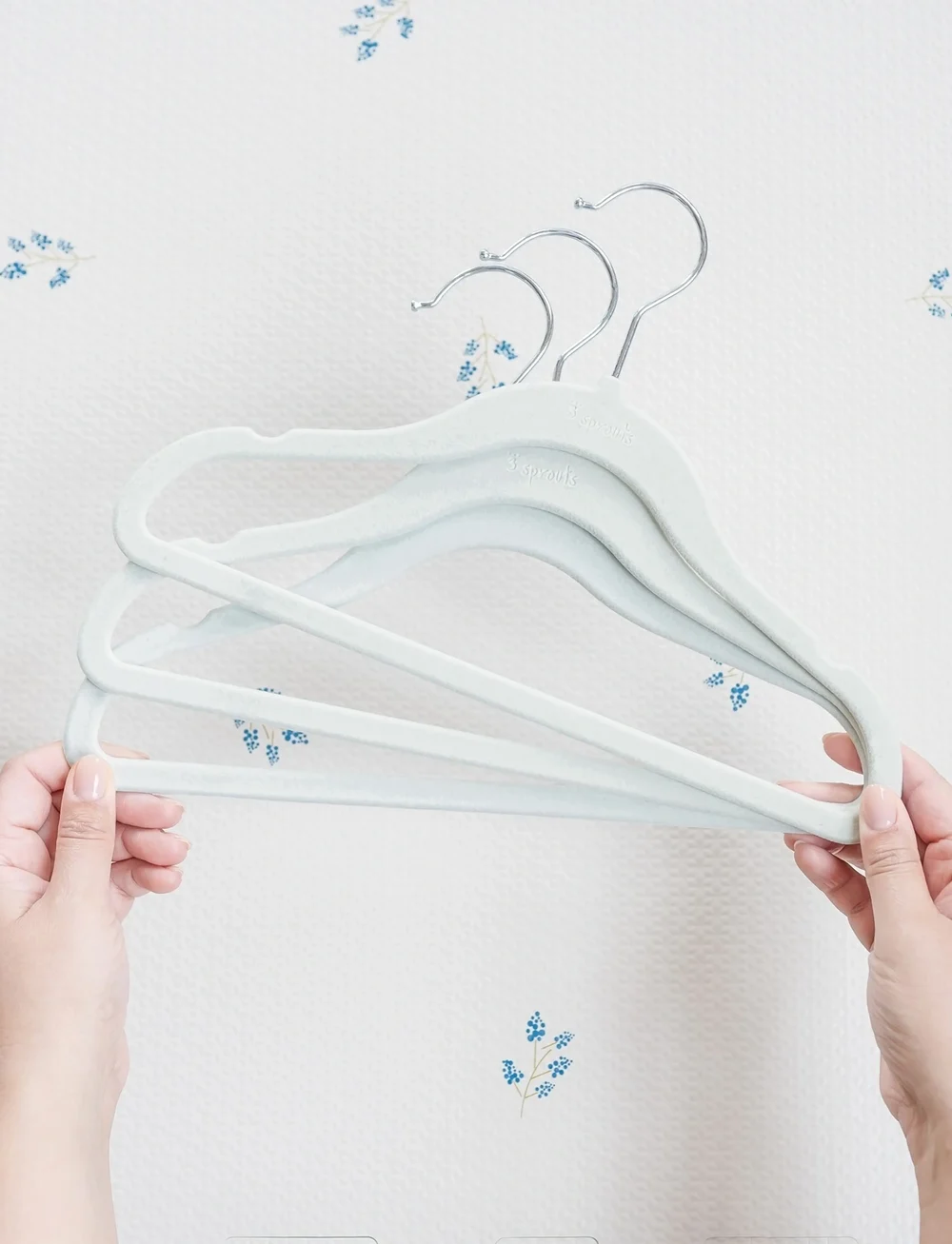 3 Sprouts - 3 Sprouts Velvet Hangers (15 pcs.), Blue - konksud ja riputid - blue - 5