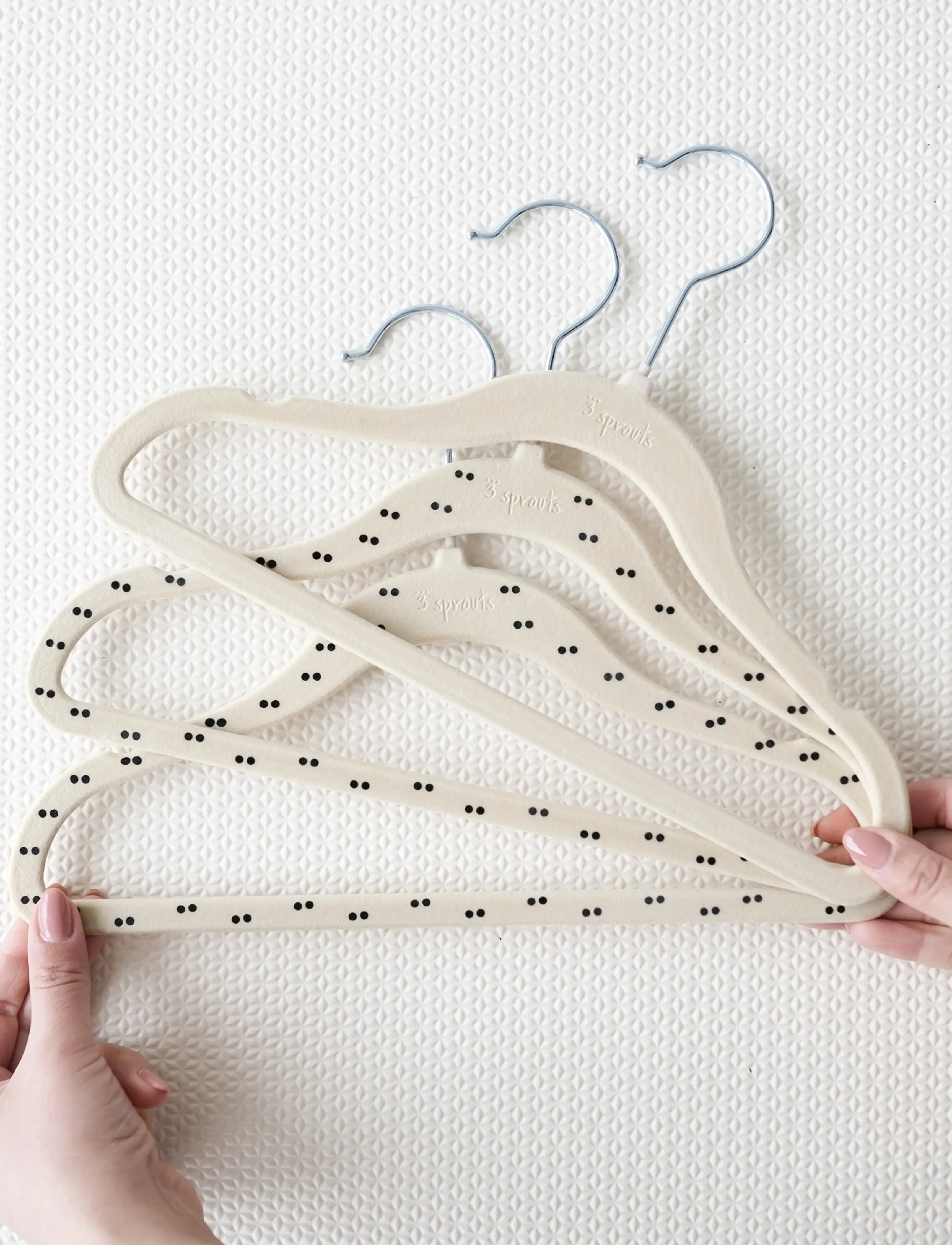 3 Sprouts - 3 Sprouts Velvet Hangers (15 pieces),  Double dot beige - haken en hangers - beige - 5