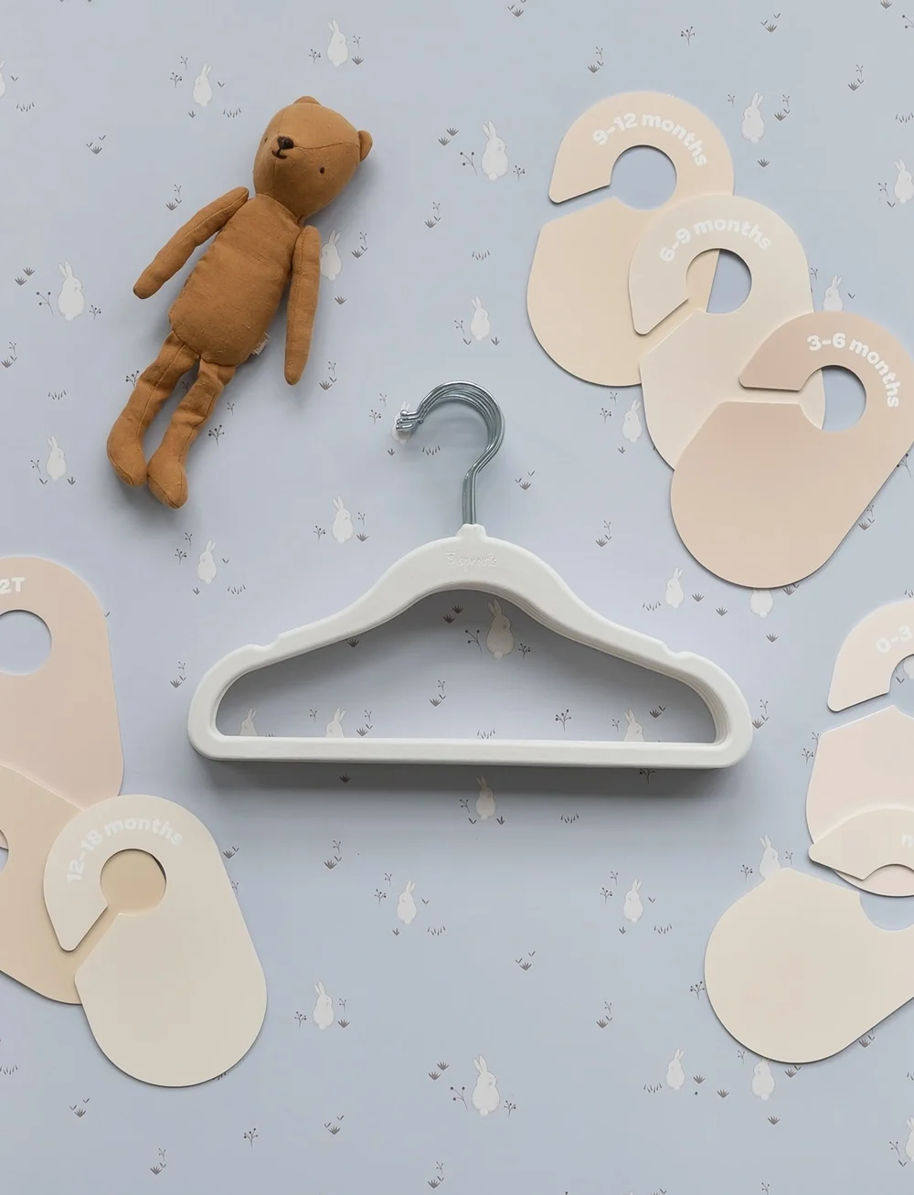 3 Sprouts - 3 Sprouts Set, Velvet Hangers (15 pieces) and Closet Dividers (8 pieces), Cream neutral - konksud ja riputid - beige - 5