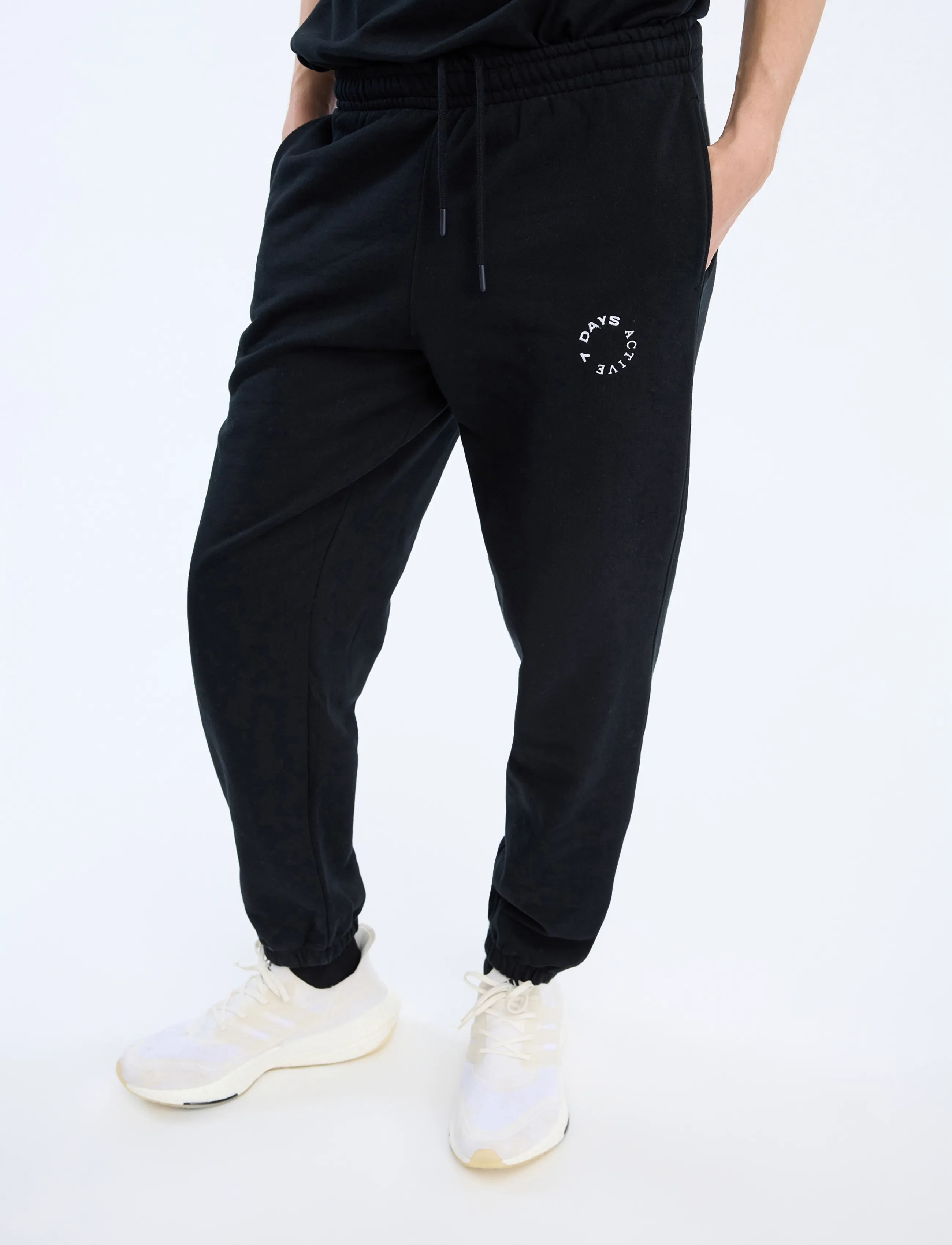 7 DAYS Active MIND Regular Sweatpants - Dressipüksid - 001 BLACK / black