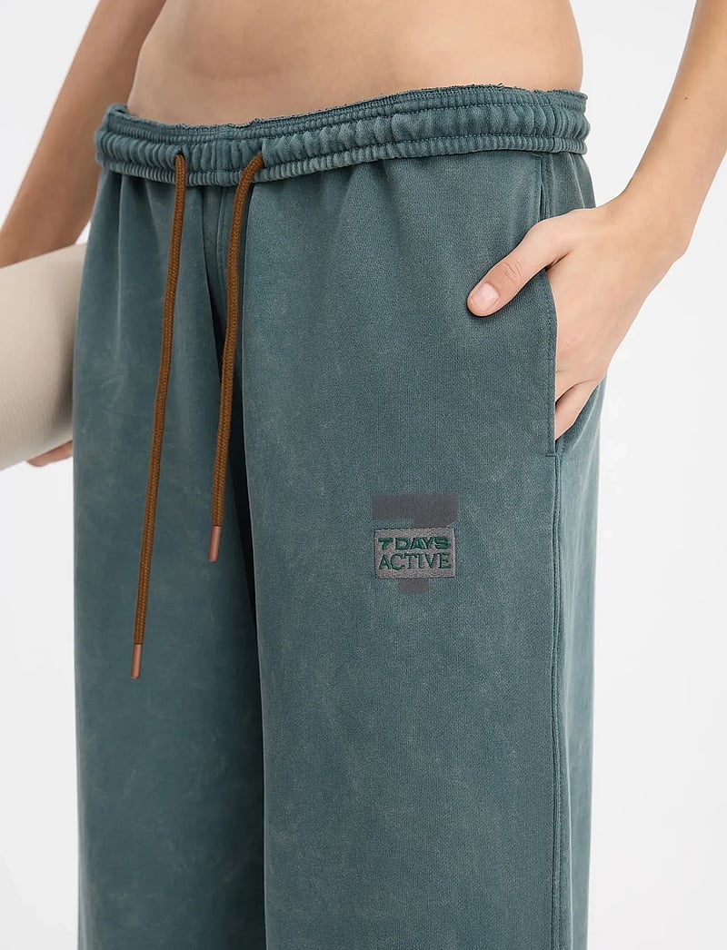 7 DAYS Active - Lounge Pants - trainingshosen - 065 dusty green - 0