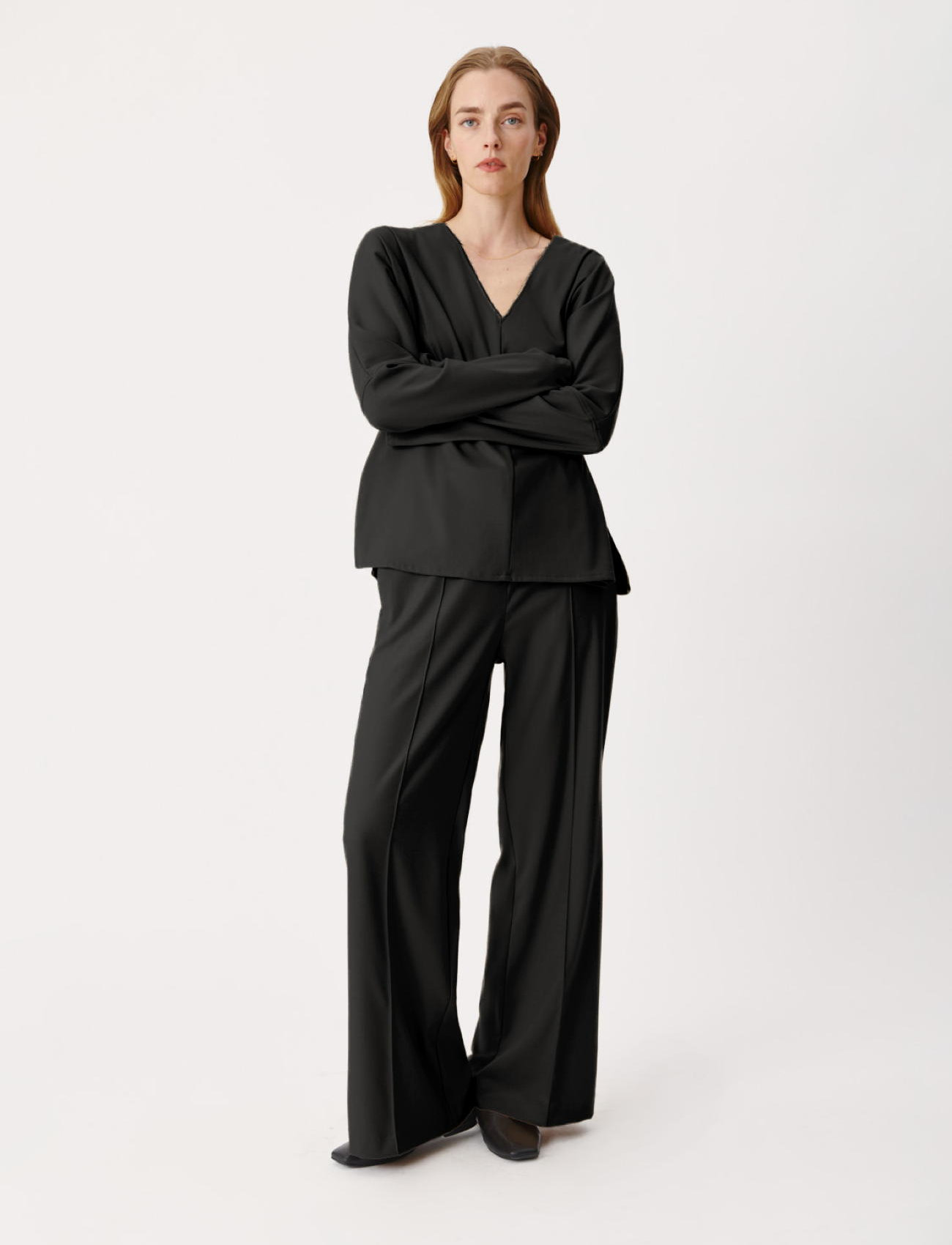 A Part Of The Art - OFF DUTY V-NECK SWEATER - blouses met lange mouwen - black - 1