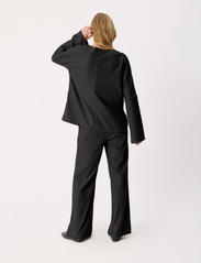 A Part Of The Art - OFF DUTY V-NECK SWEATER - blouses met lange mouwen - black - 2