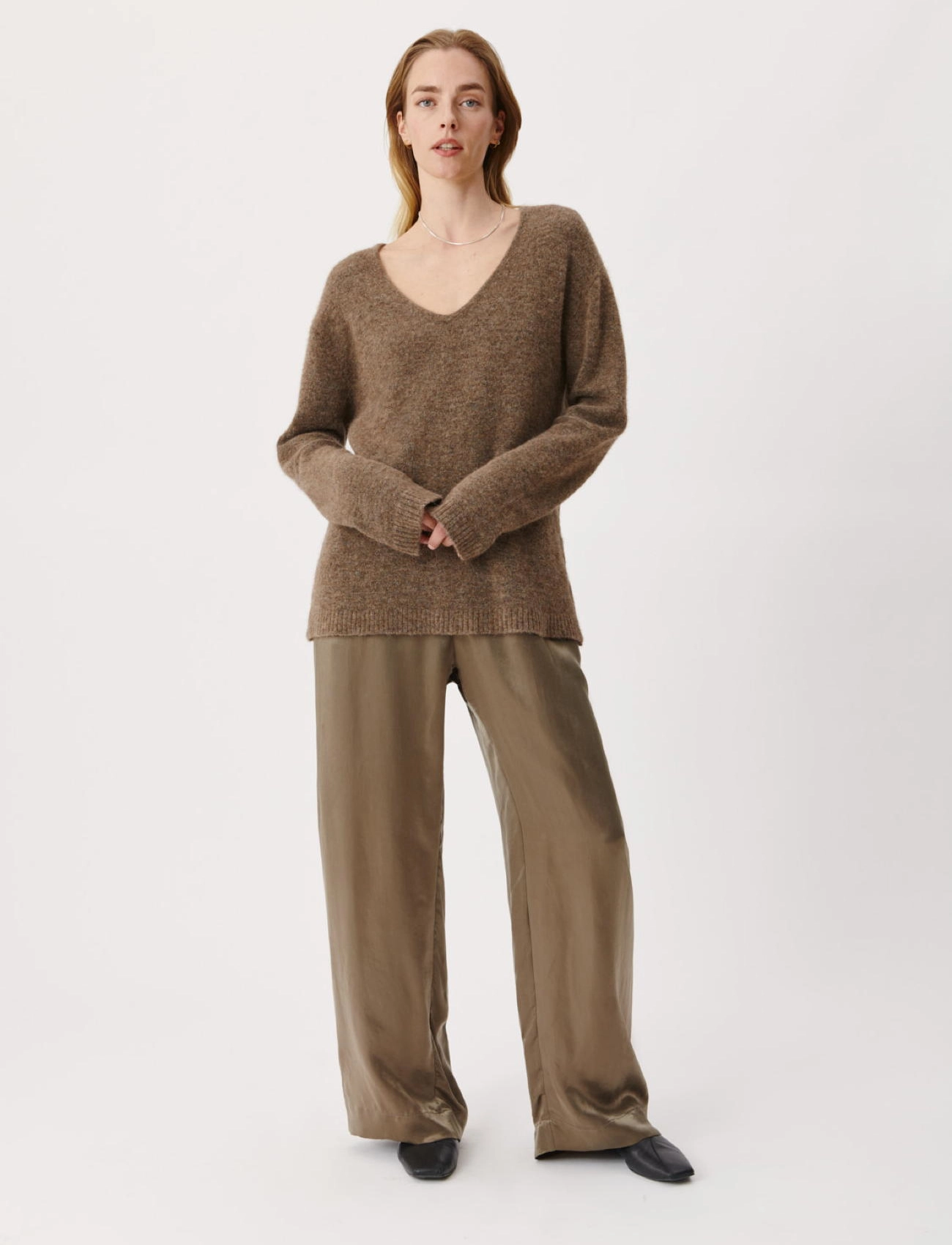 A Part Of The Art - ALL SEASON  V-NECK - brown melange - 2