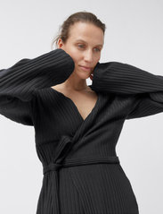 A Part Of The Art - WRAP DRESS - wrap dresses - black - 2