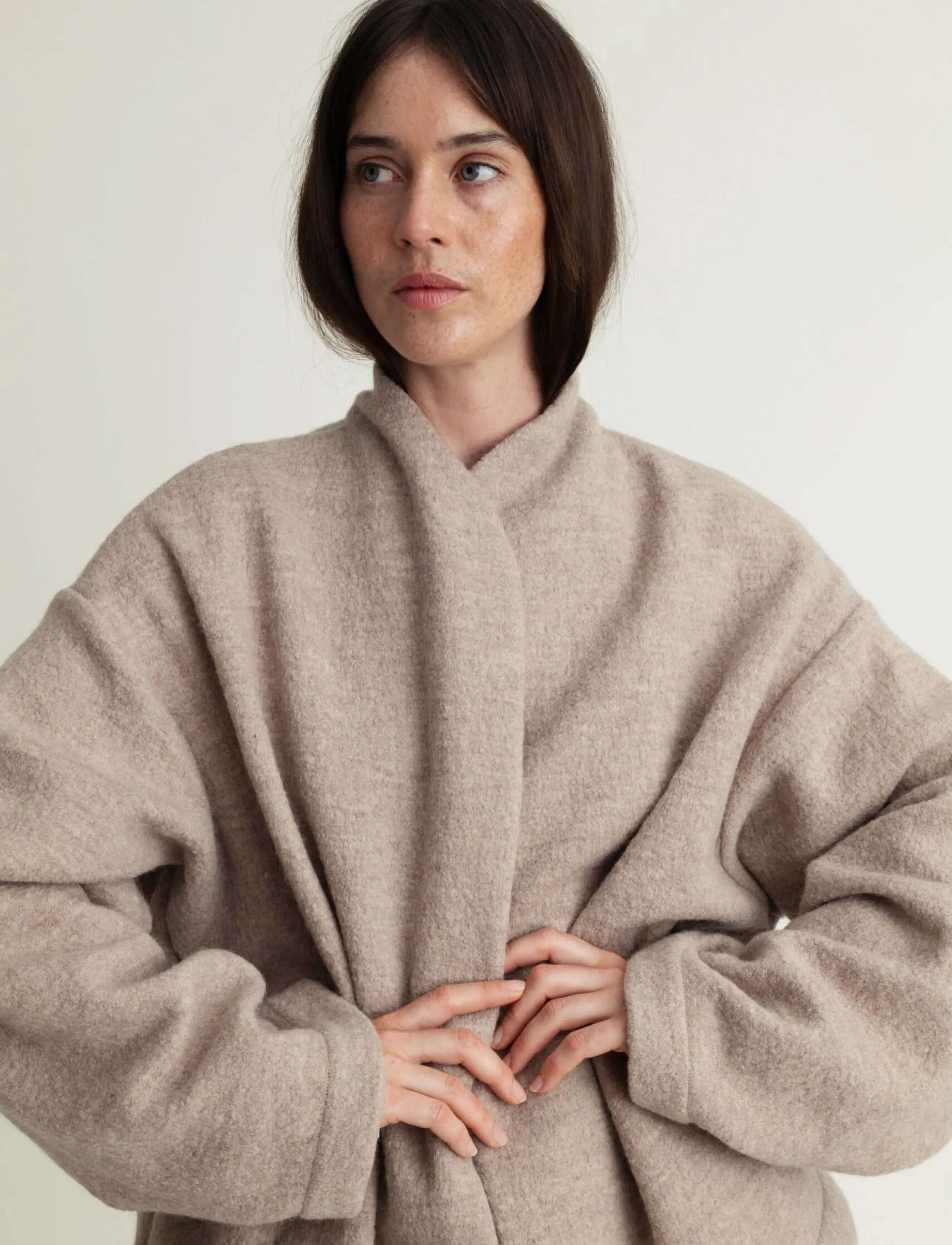 A Part Of The Art - CAPE JACKET HEAVY KNIT - wool jackets - heavy knit-oat - 2