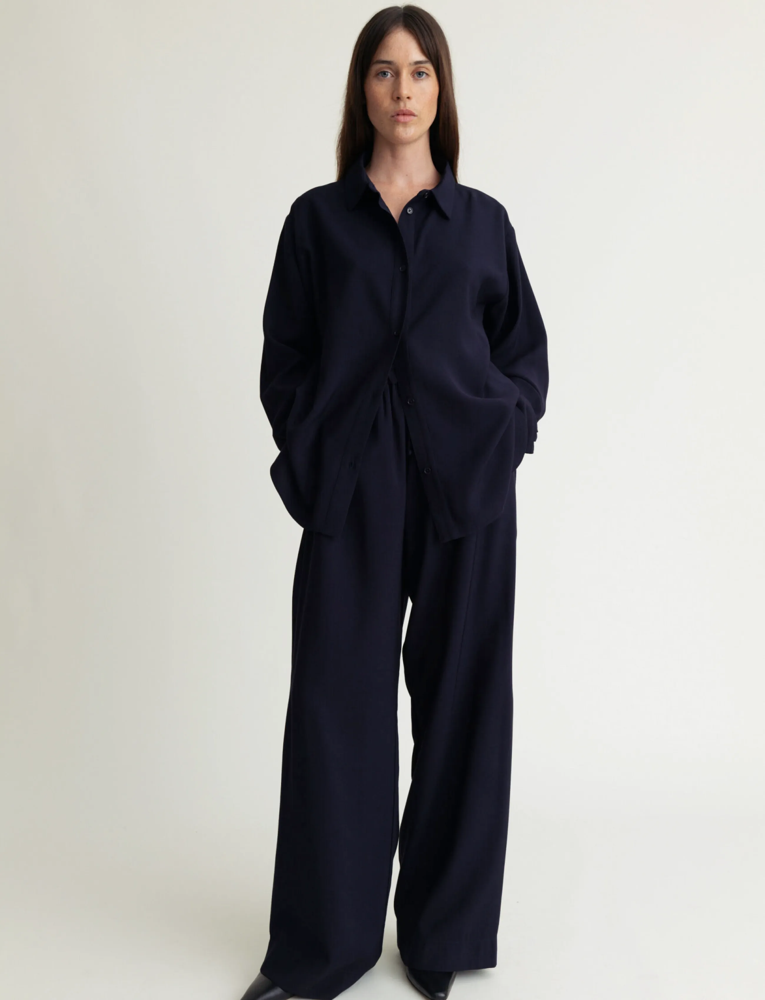 A Part Of The Art VACANT PANTS - Laia säärega püksid - MIDNIGHT NAVY / navy