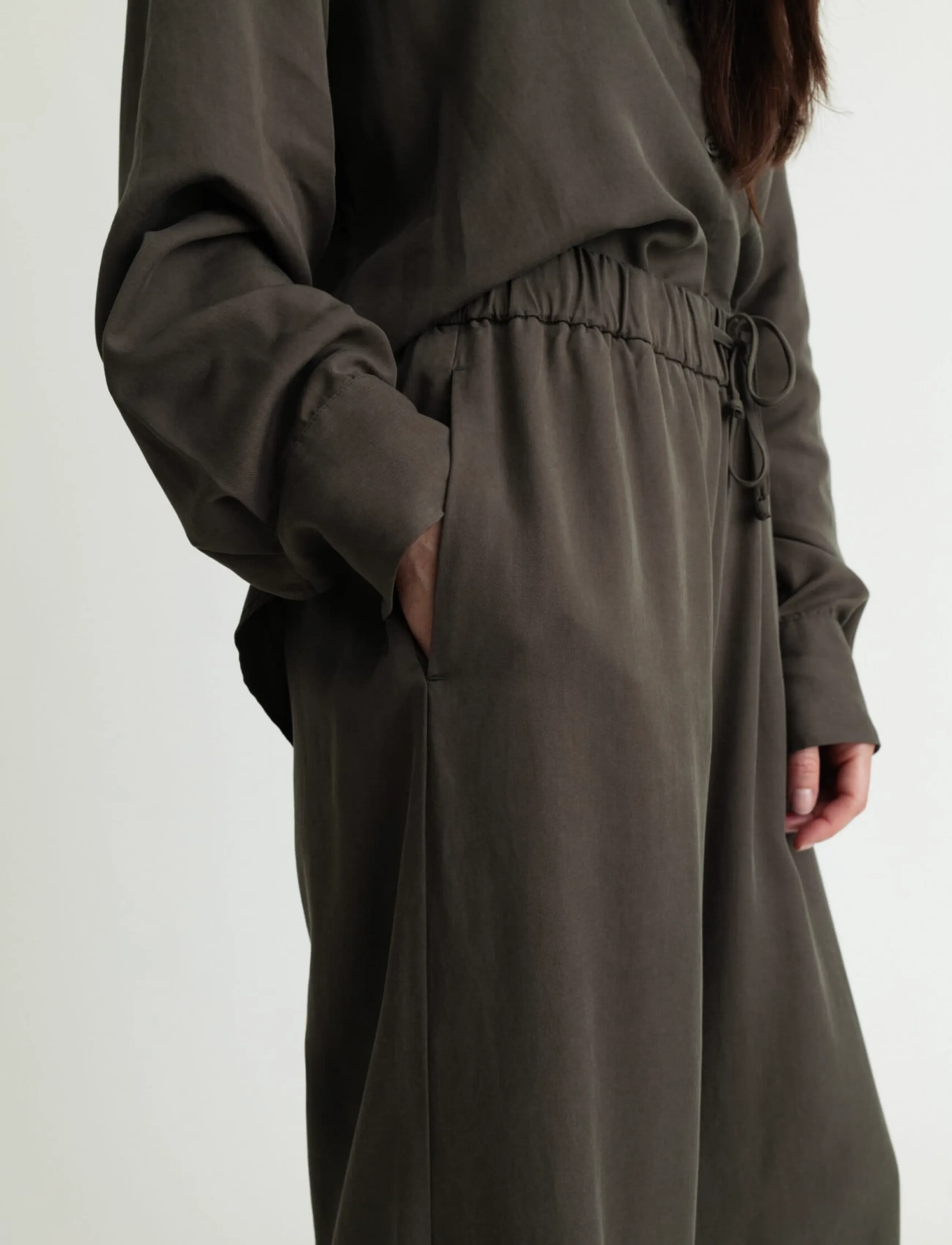 A Part Of The Art - VACANT PANTS - hosen mit weitem bein - pine green - 3