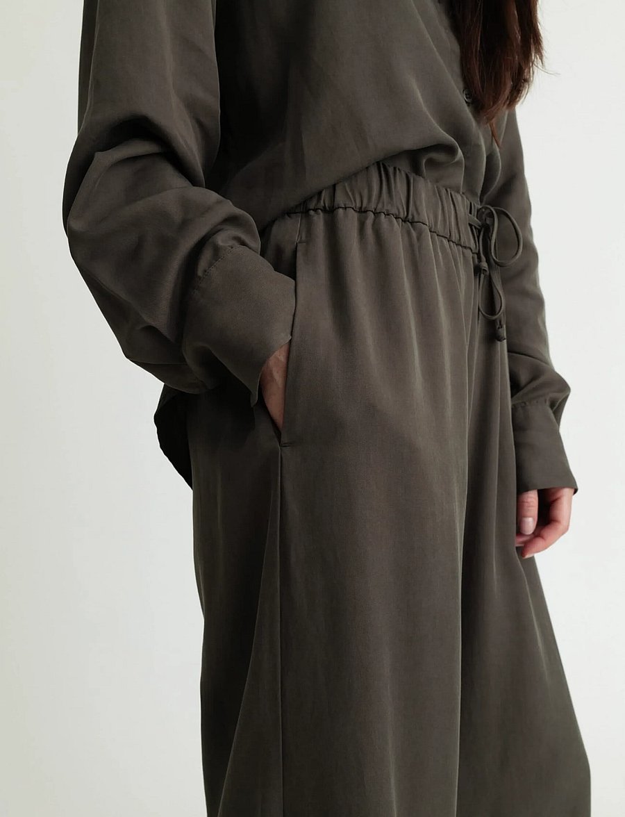 A Part Of The Art - VACANT PANTS - hosen mit weitem bein - pine green - 3