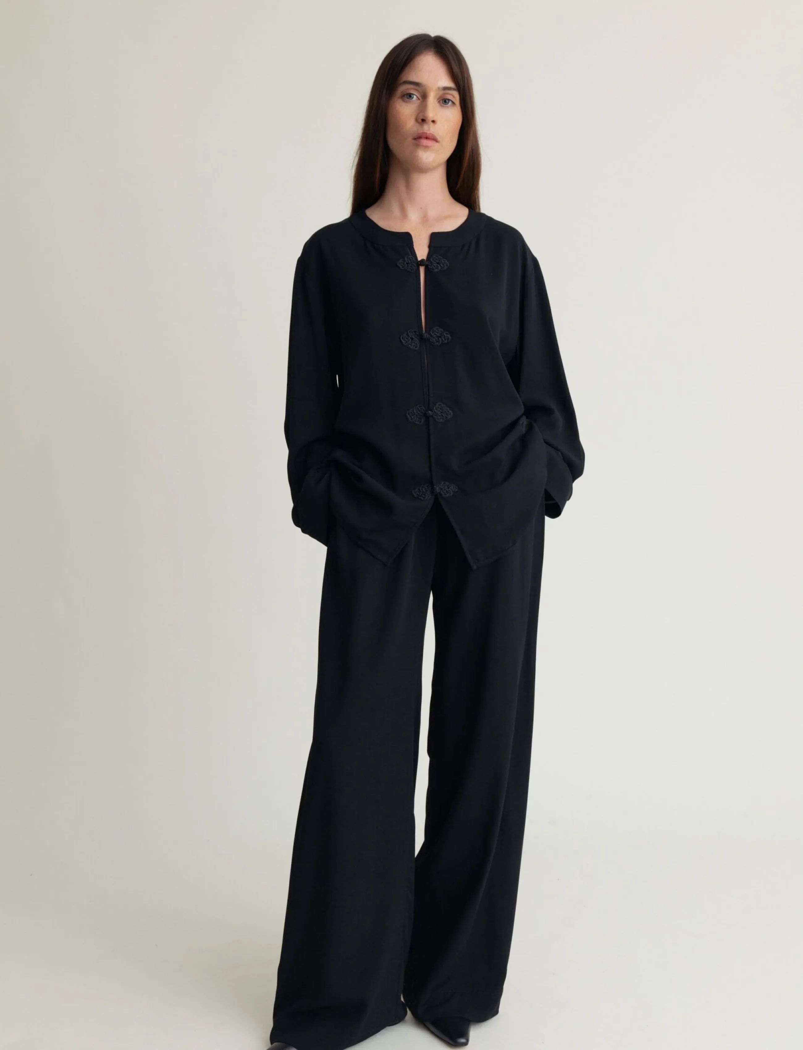 A Part Of The Art DAILY PANTS - Hosen mit weitem Bein - BLACK / black