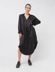 A Part Of The Art - CLOUDY DRESS CUPRO - marškinių tipo suknelės - black - 5