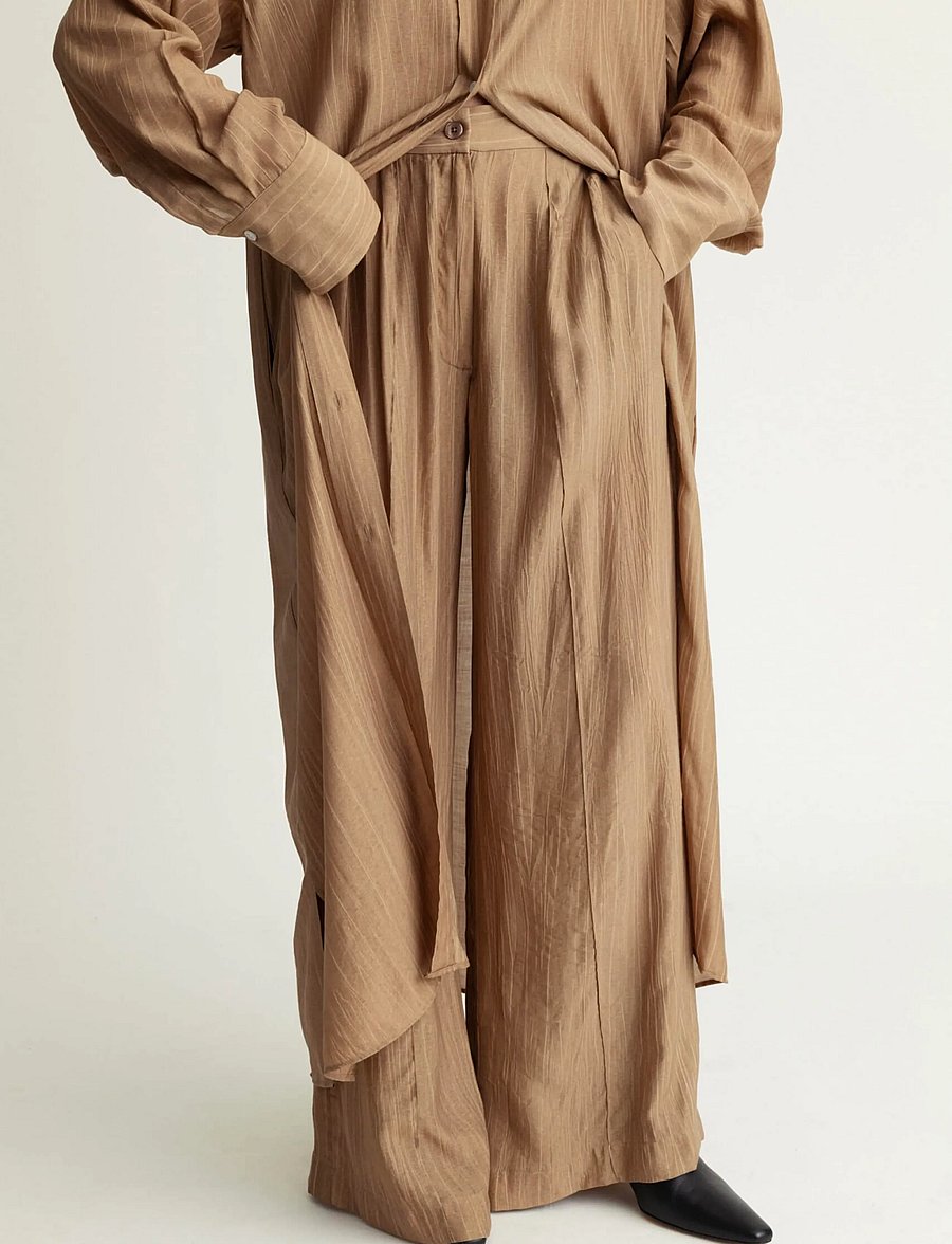 A Part Of The Art - DREAMY PANTS SHEER CRINKEL - bikses ar platām starām - hazelnut - 2