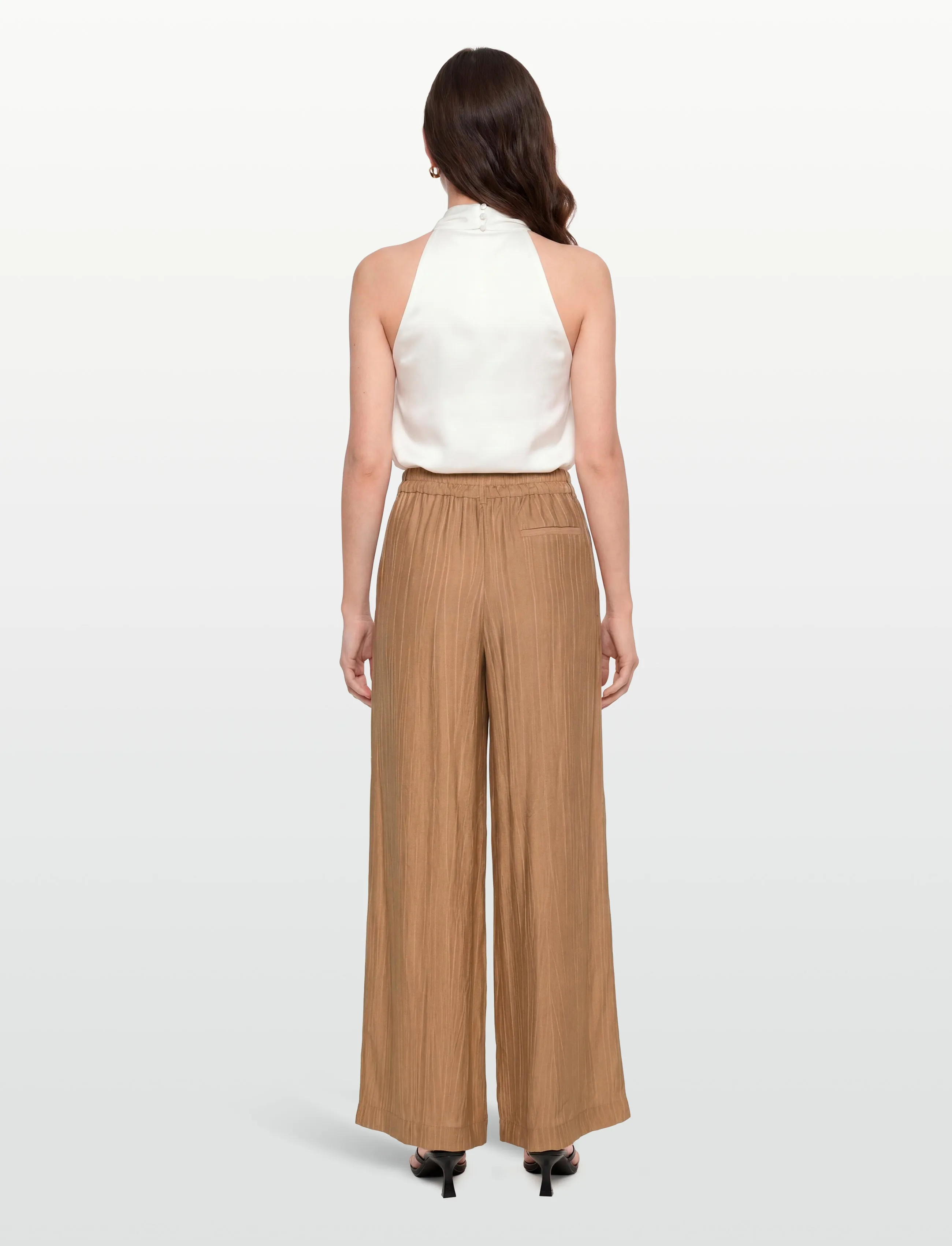 A Part Of The Art - DREAMY PANTS SHEER CRINKEL - hosen mit weitem bein - hazelnut - 4