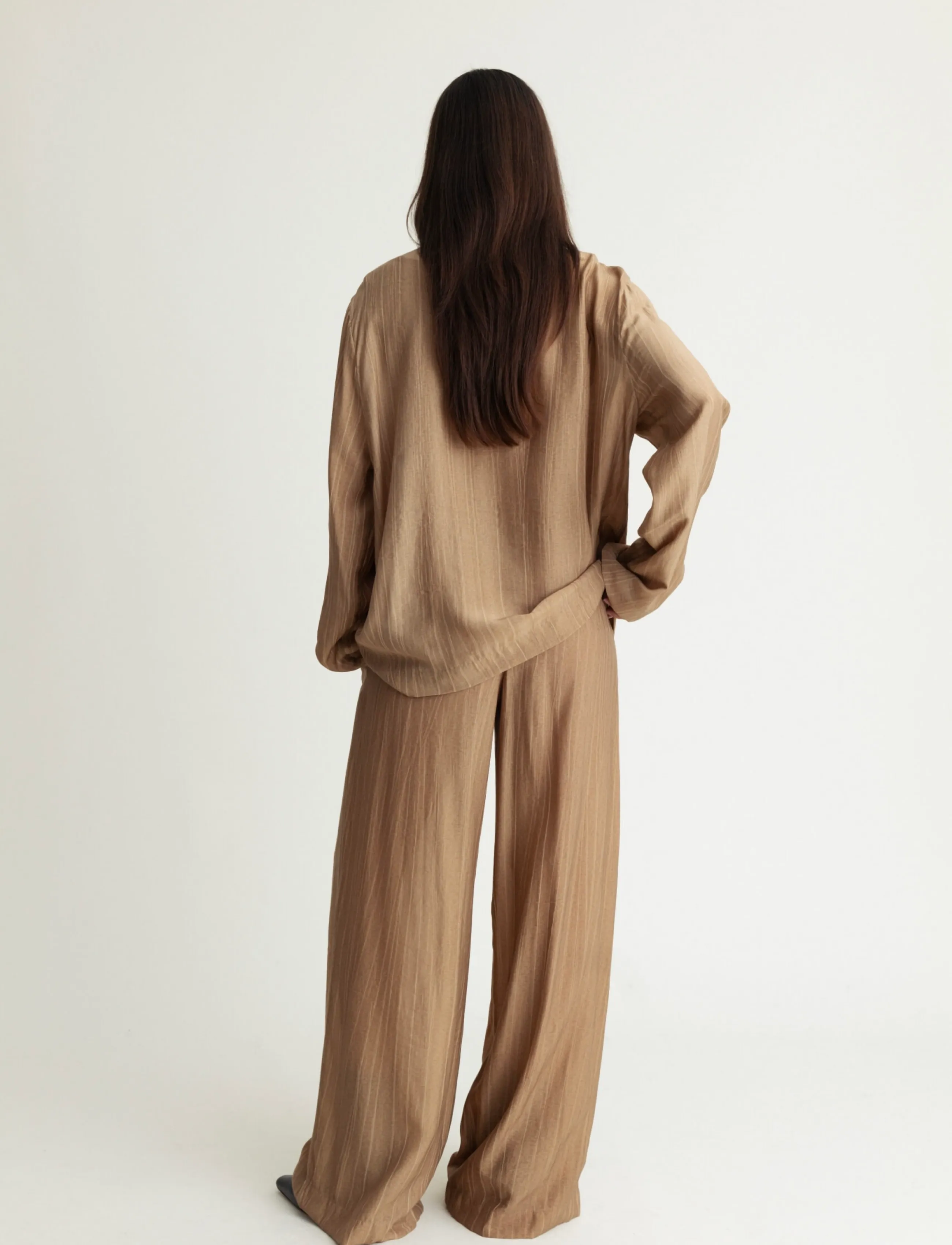 A Part Of The Art - DREAMY PANTS SHEER CRINKEL - bikses ar platām starām - hazelnut - 3