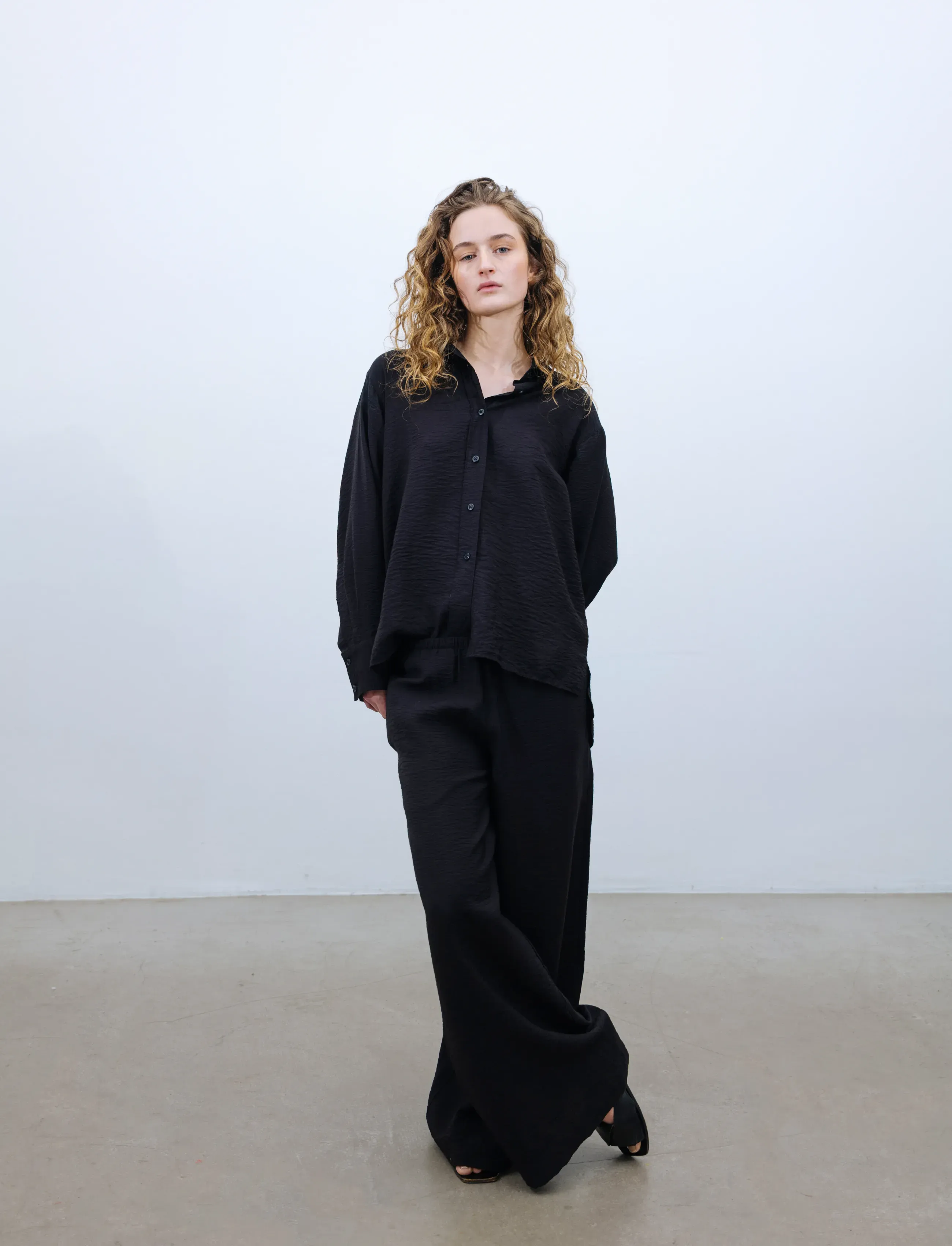 A Part Of The Art ALLURE CRINKLED PANTS - Housut - BLACK / black