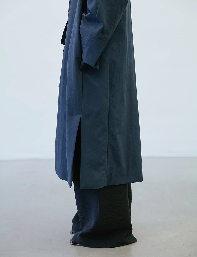 A Part Of The Art - LYRIC TRENCH COAT - trenchcoats - black - 5