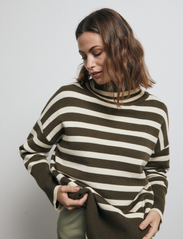 A-View - Alvena knit pullover - rullekraver - green/off white - 4
