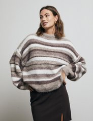 A-View - Patrisia knit pullover - strikkegensere - brown/white - 2